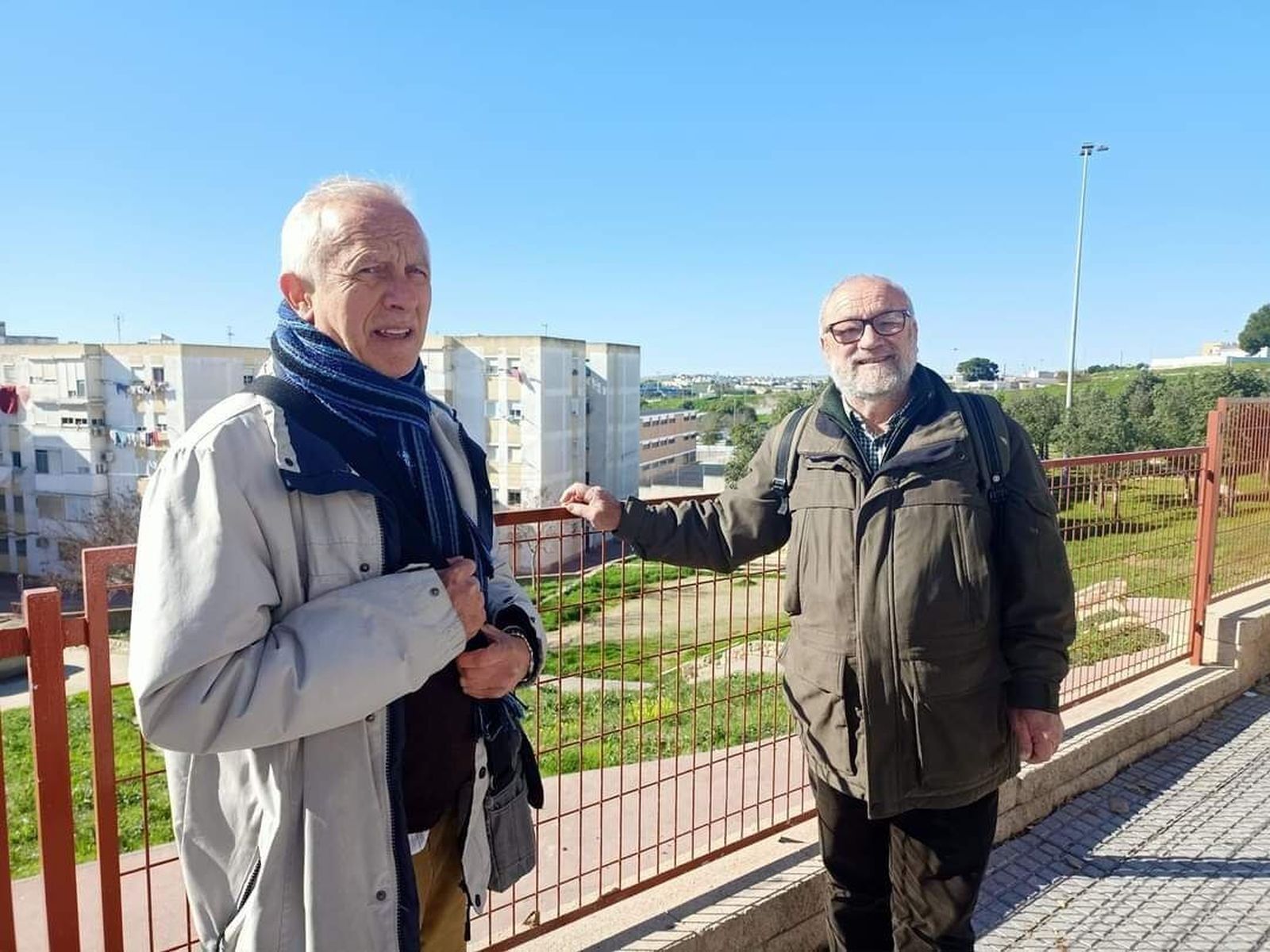 El candidato de Podemos, Manolo Guerrero, a la derecha.