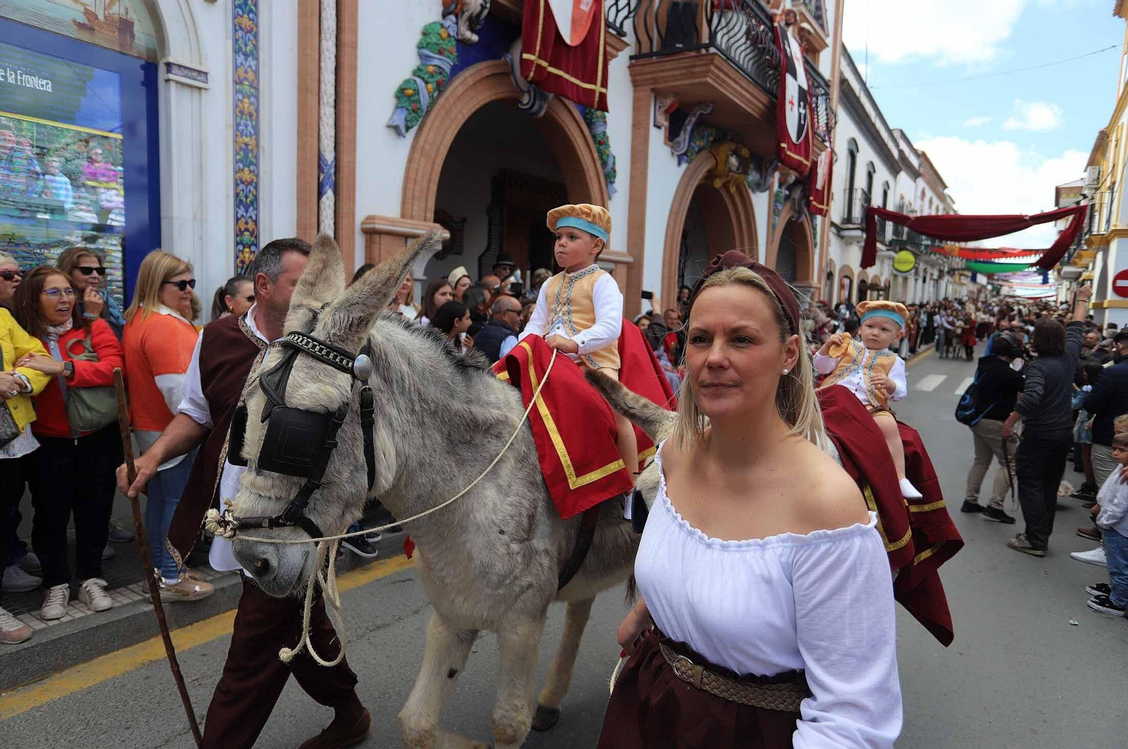 Imágenes del gran ambiente en la Feria Medieval de Palos de la Frontera, Huelva