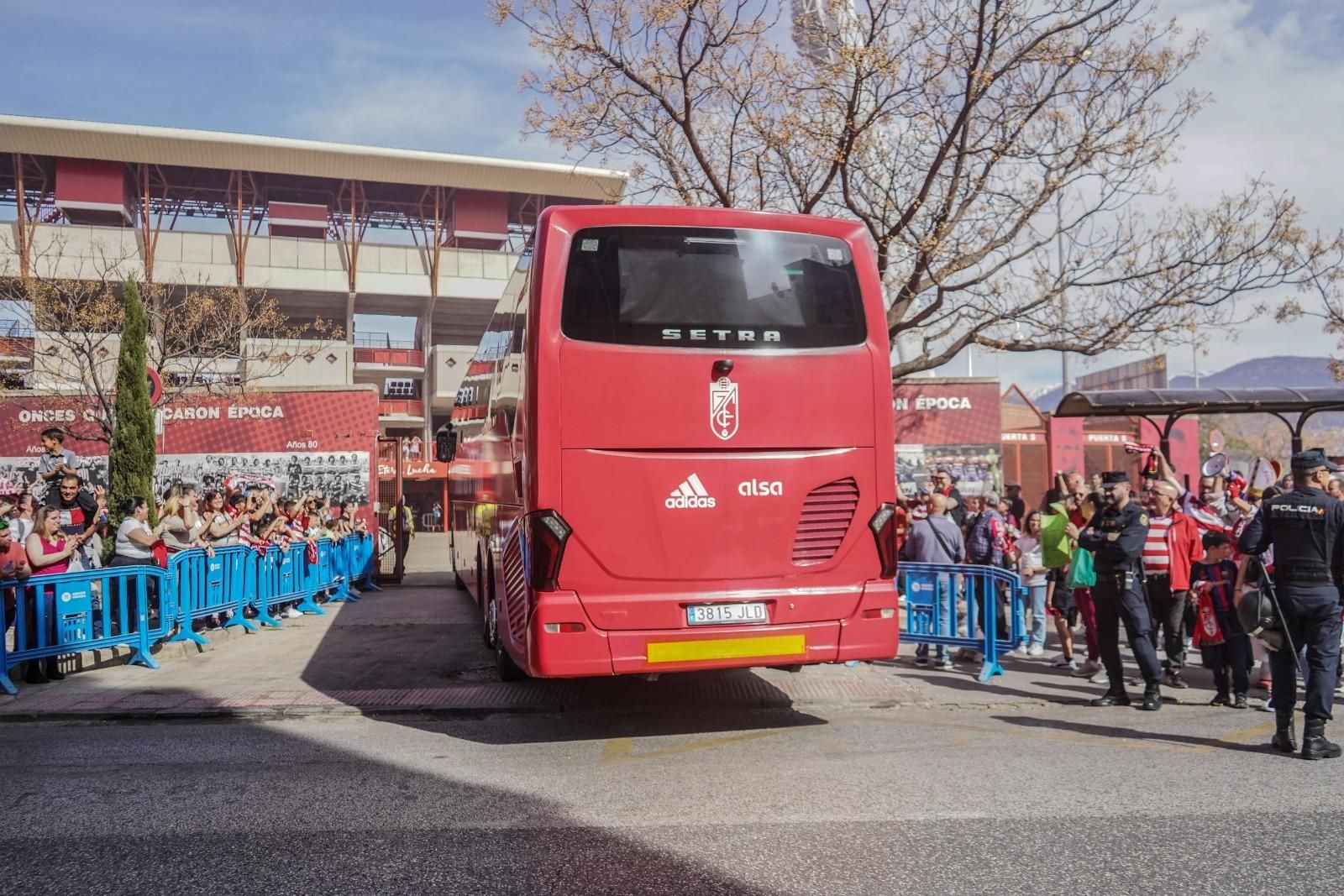 Encuéntrate en la grada en el Granada CF - Real Oviedo