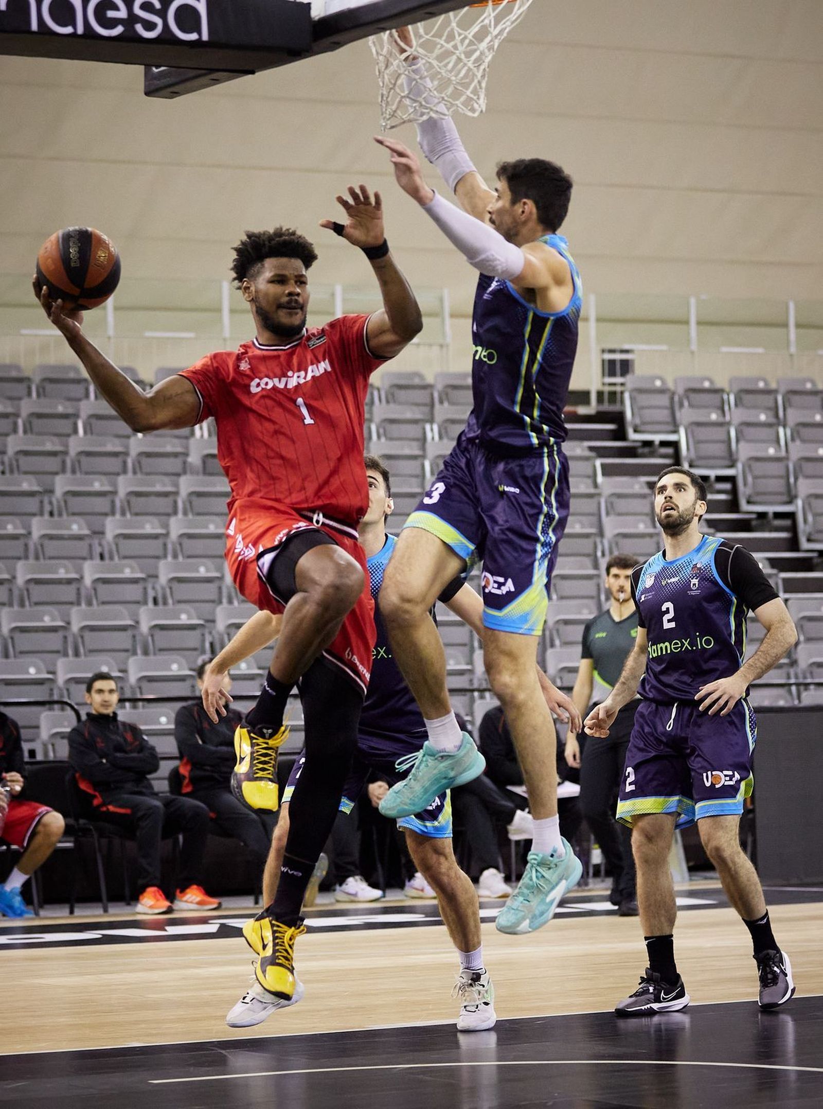 Las imágenes del amistoso del Covirán Granada ante el Algeciras