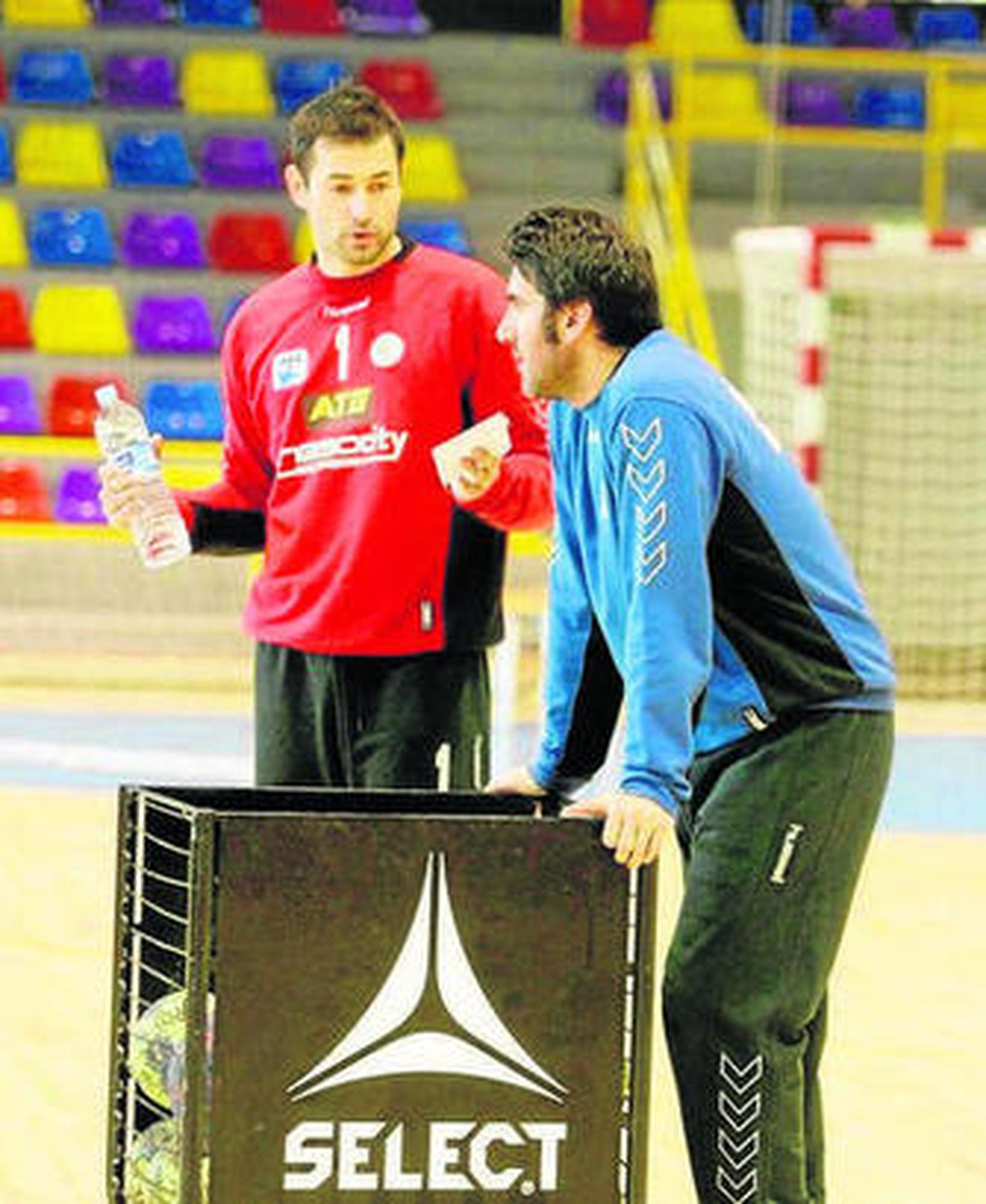 Jorge Martínez, en un entrenamiento junto a Antonio Carlos Ortega.