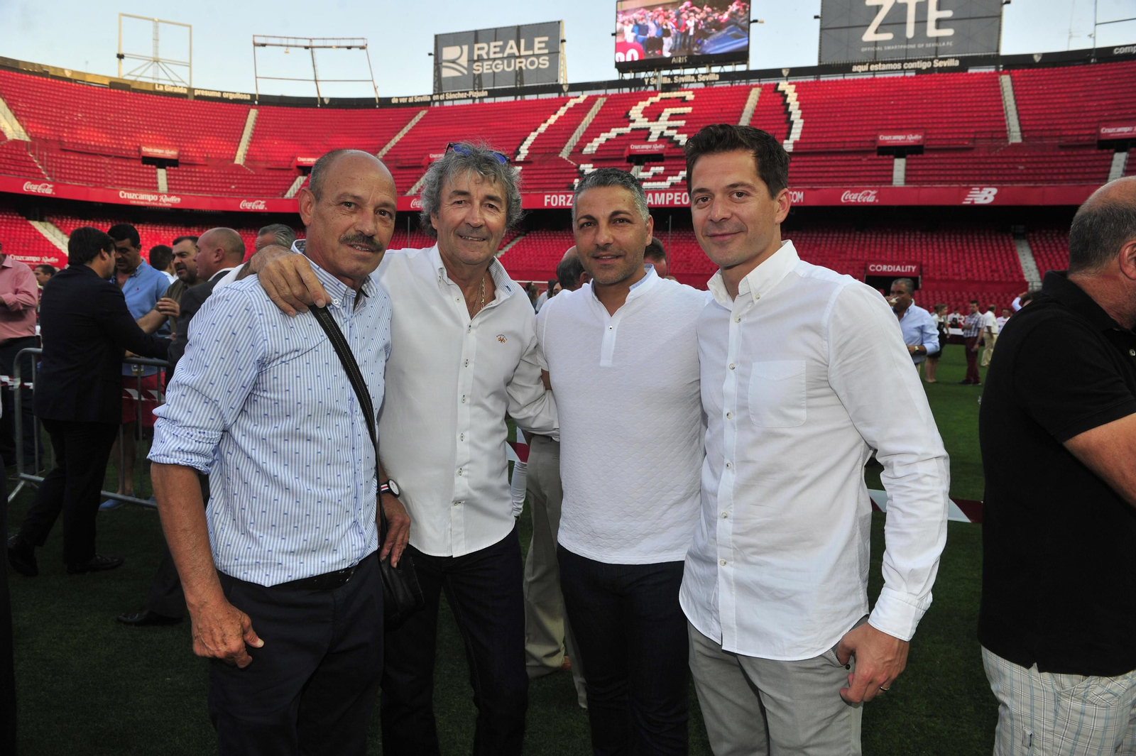 Las imágenes del acto de los 'Fieles de Nervión'