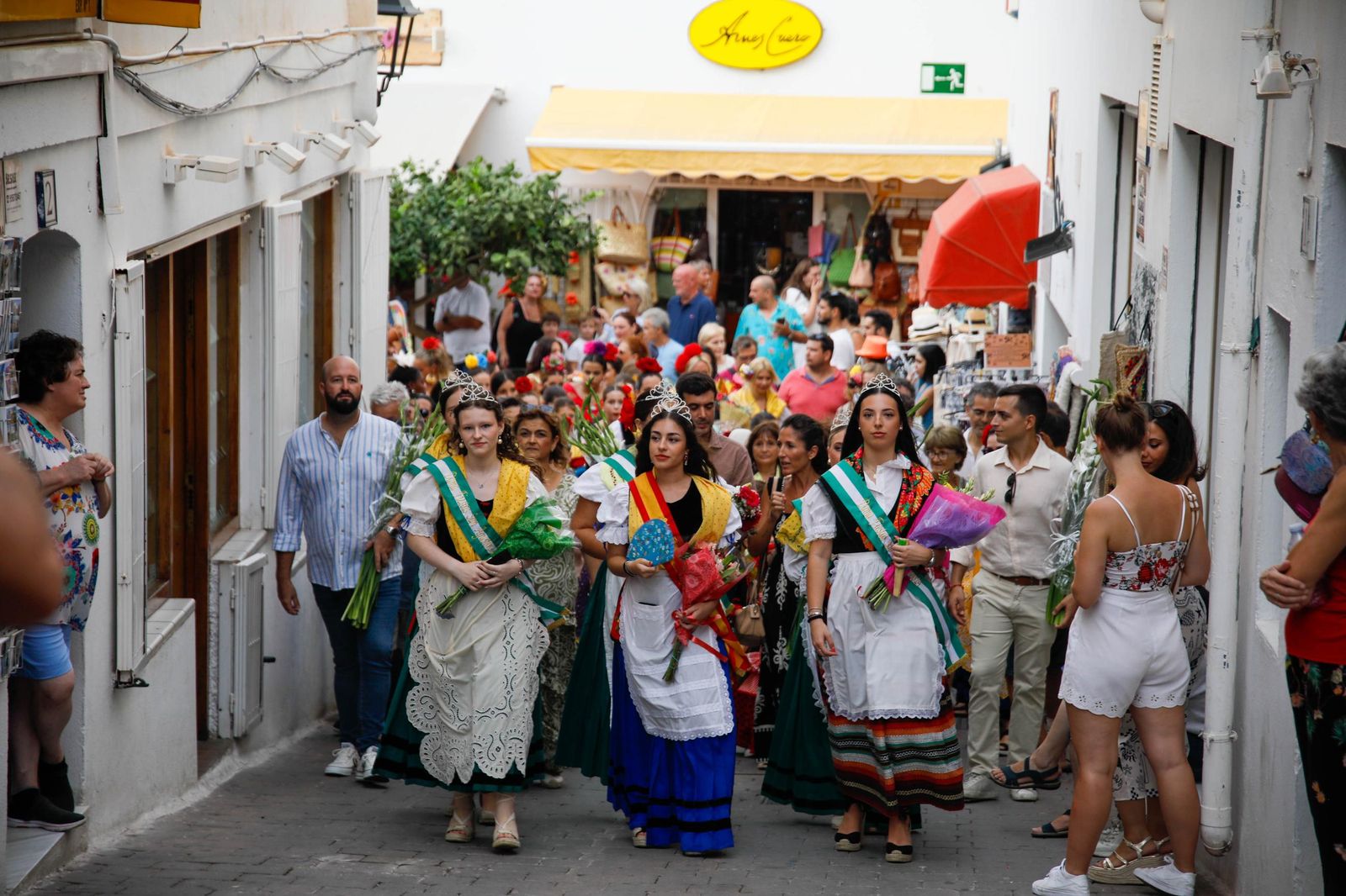 La Subida del Agua de las fiestas de Mojácar, en imágenes