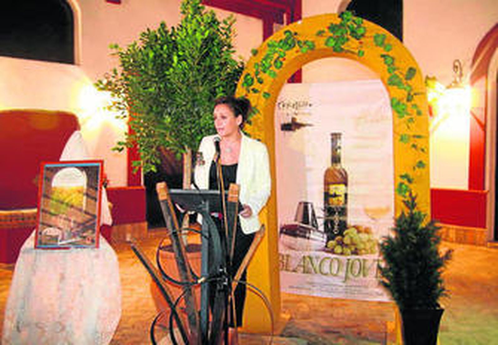 Mari Carmen Castrillo en el acto de inauguración de la exposición.