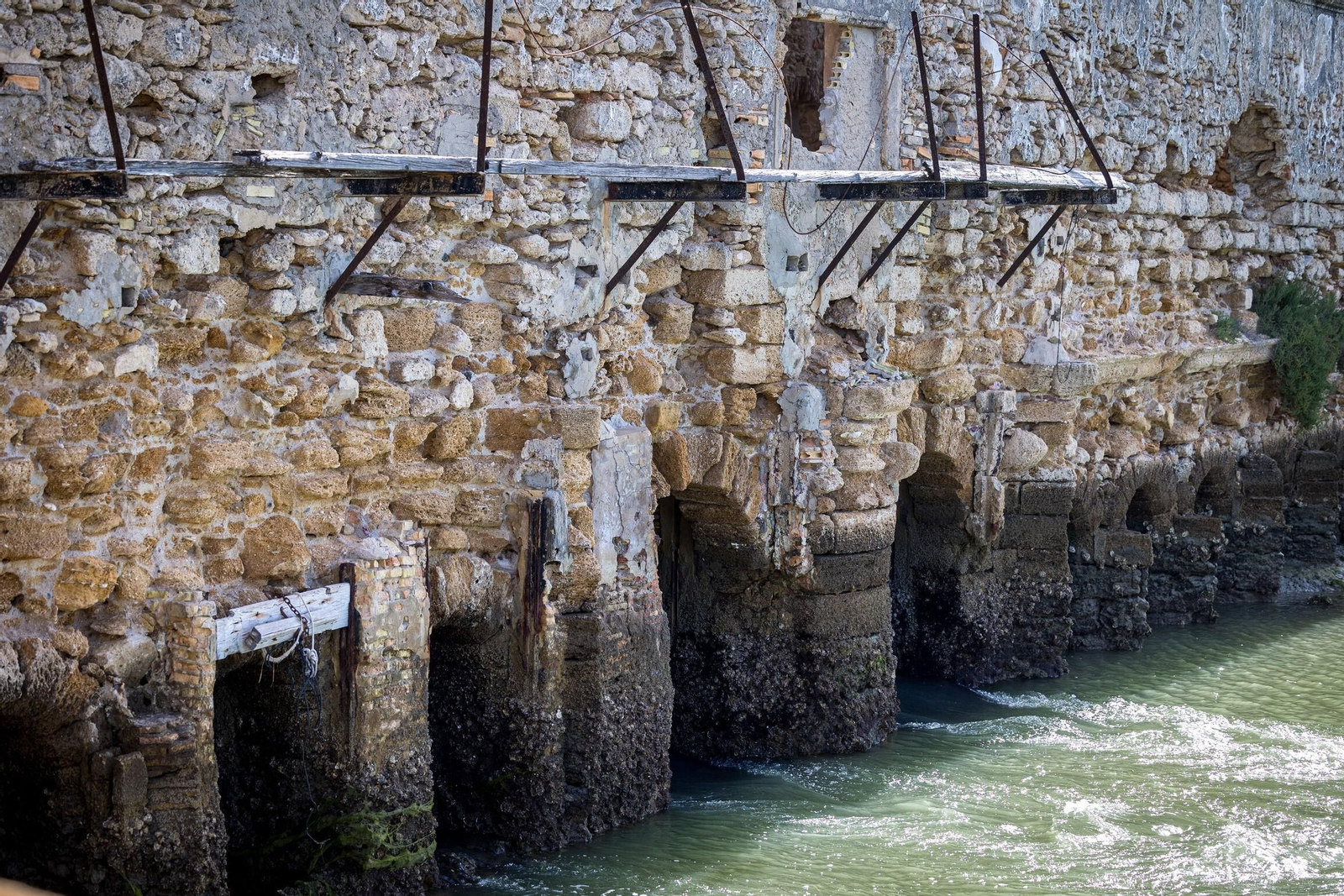 El Molino de Mareas de Cádiz se cae a pedazos