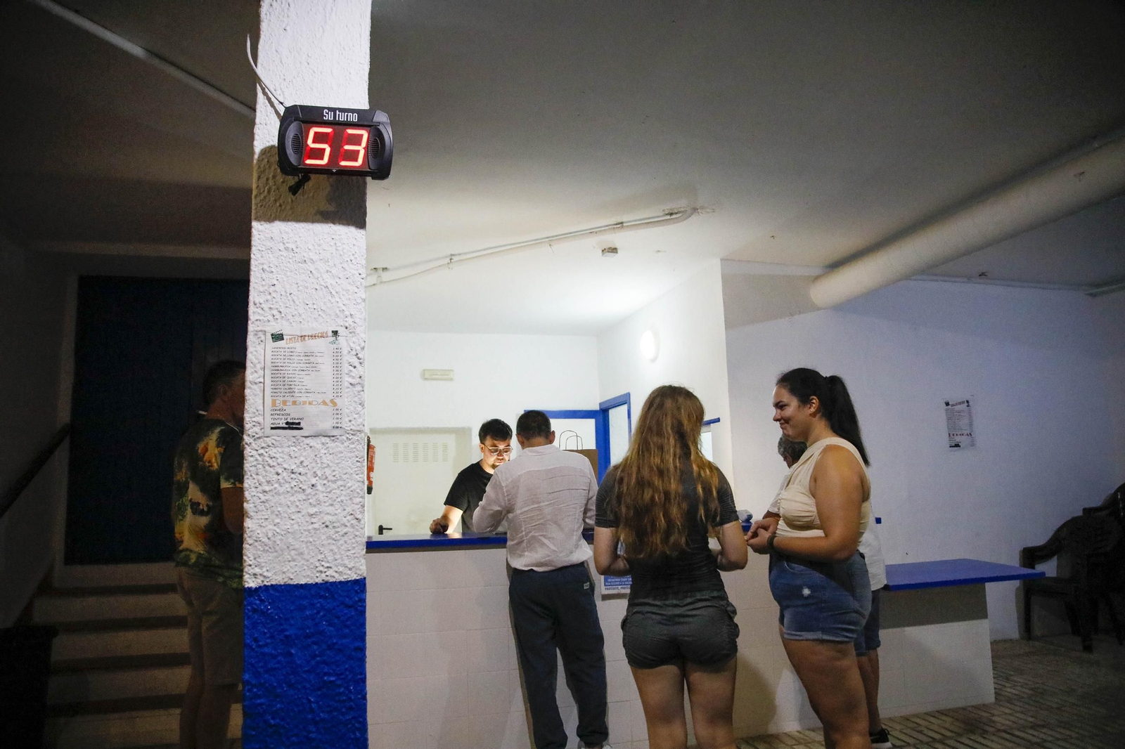 Imágenes de la última proyección en el cine de verano de Garrucha Imágenes de la última proyección en el cine de verano de Garrucha
