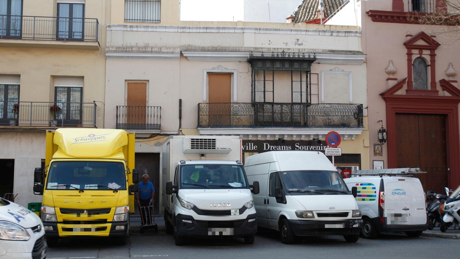 La gran cantidad de negocios que concentra el centro de la ciudad hace que diariamente las 336 plazas de carga y descarga estén prácticamente ocupadas.