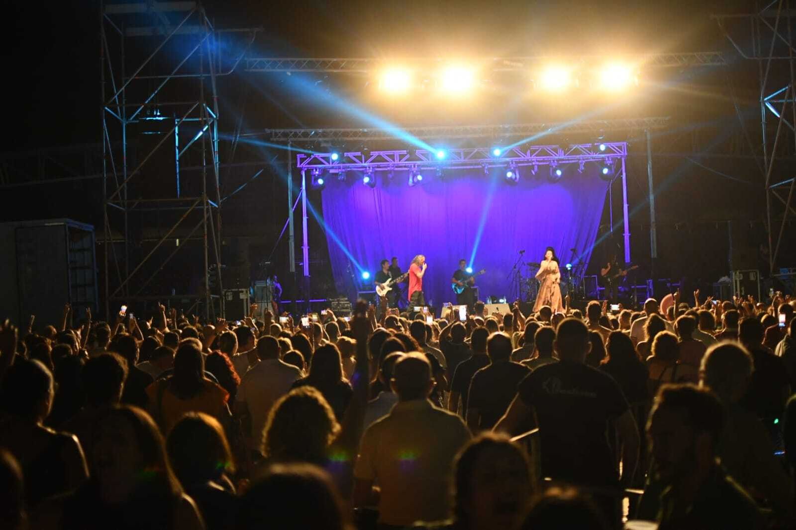 El concierto de Camela en Villanueva de Córdoba, en imágenes