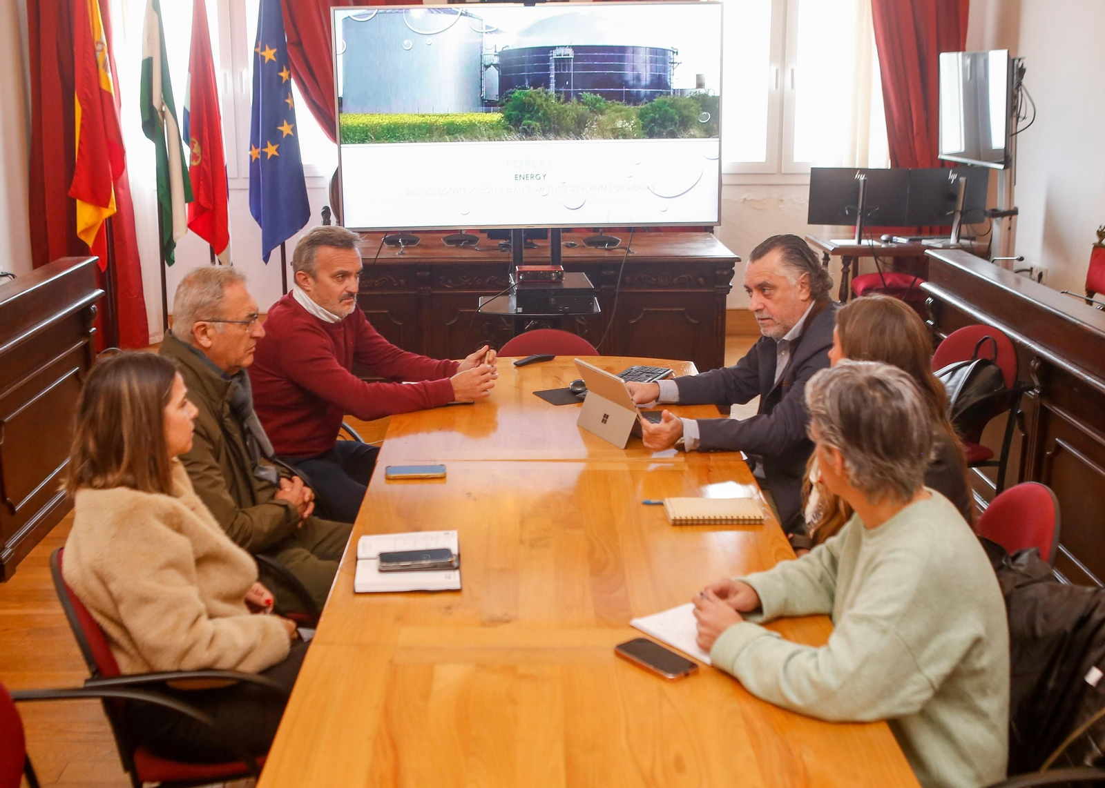 Reunión del Ayuntamiento con Poplac y Futuralga. Reunión del Ayuntamiento con Poplac y Futuralga.