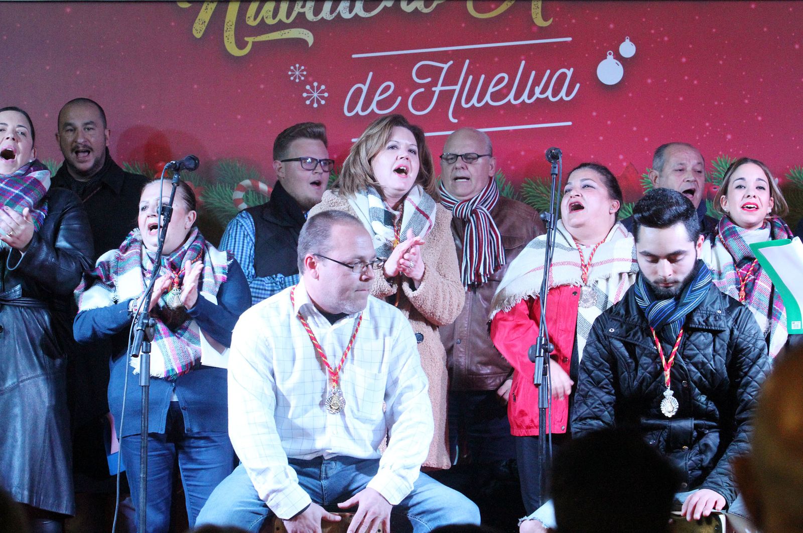 Pepe El Marismeño y el Coro de Emigrantes ponen voz al Cuentacuentos de Huelva Información, en imágenes