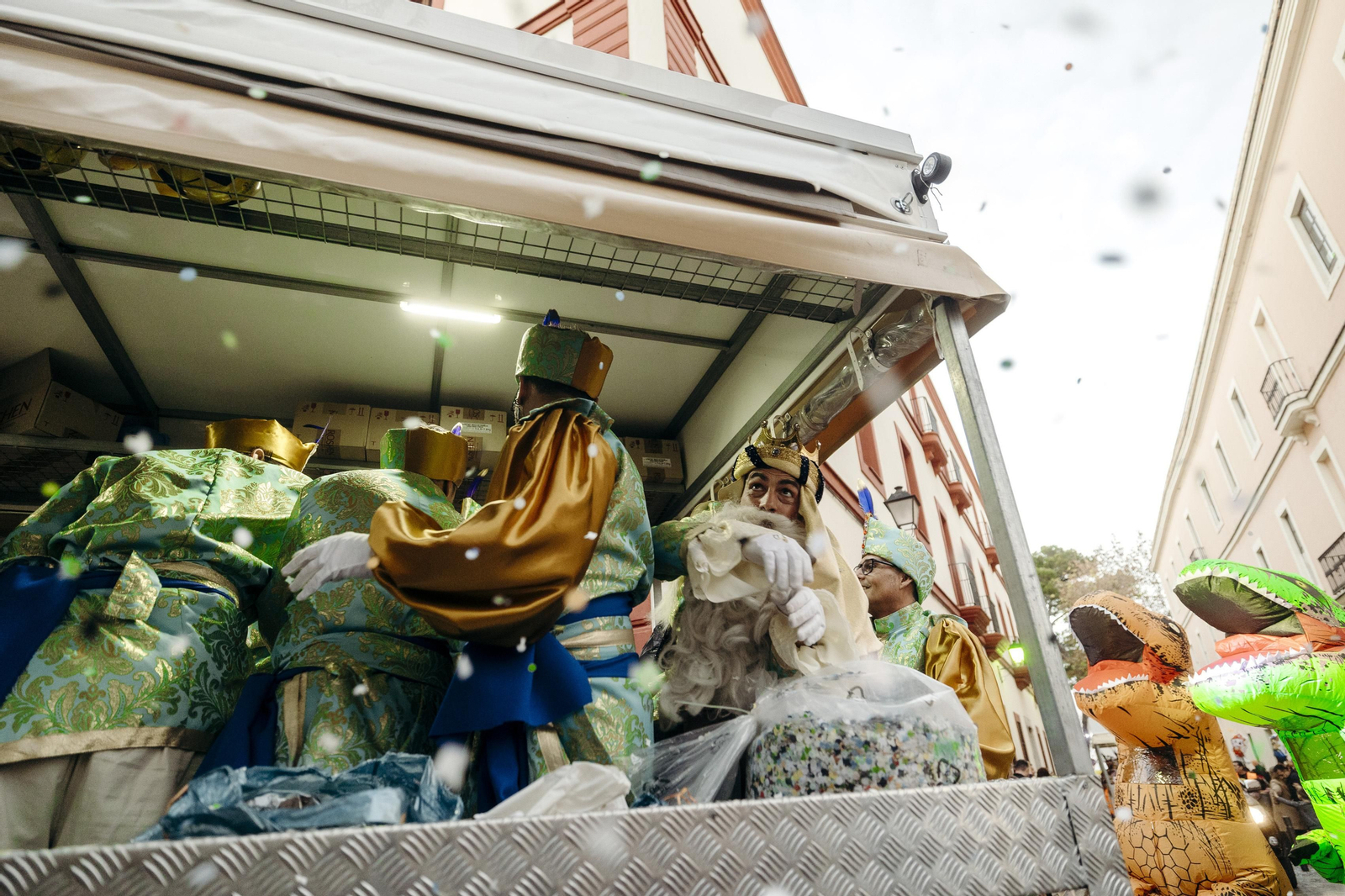 Imágenes de la cabalgata de Reyes del barrio del Mentidero