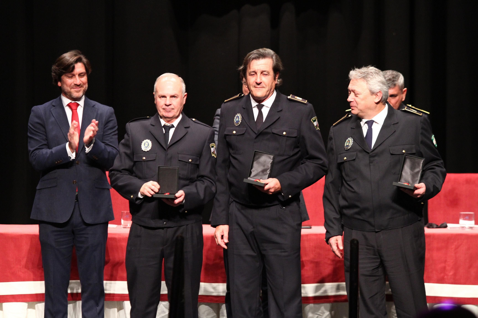 La policía Local entrega las medallas en el día de su patrón
