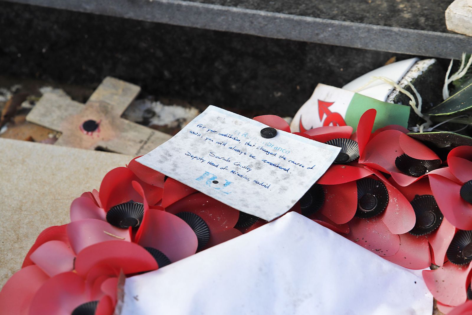 Imágenes del Día de Todos los Santos en el cementerio de la Soledad de Huelva