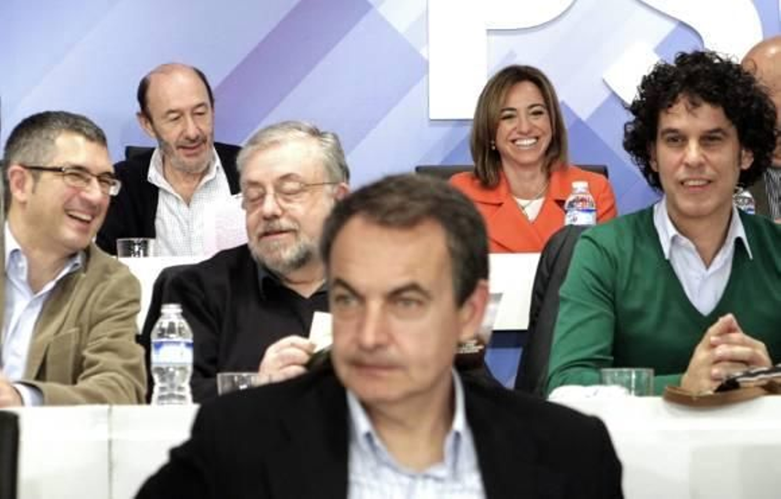 Zapatero pide a Rubalcaba y Chacón un debate "ejemplar"