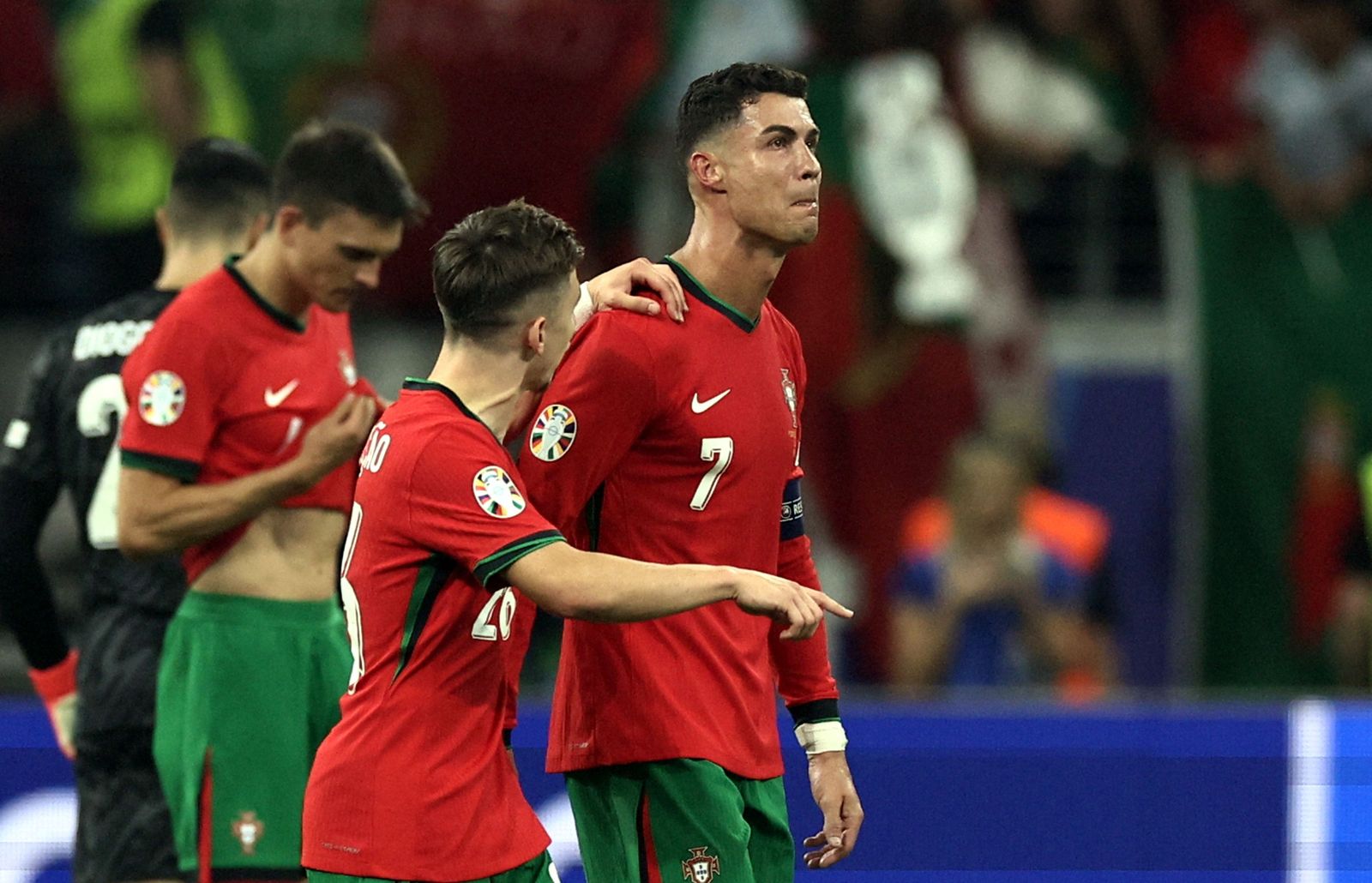 Cristiano Ronaldo no pudo reprimir el llanto tras fallar el penalti ante Eslovenia.