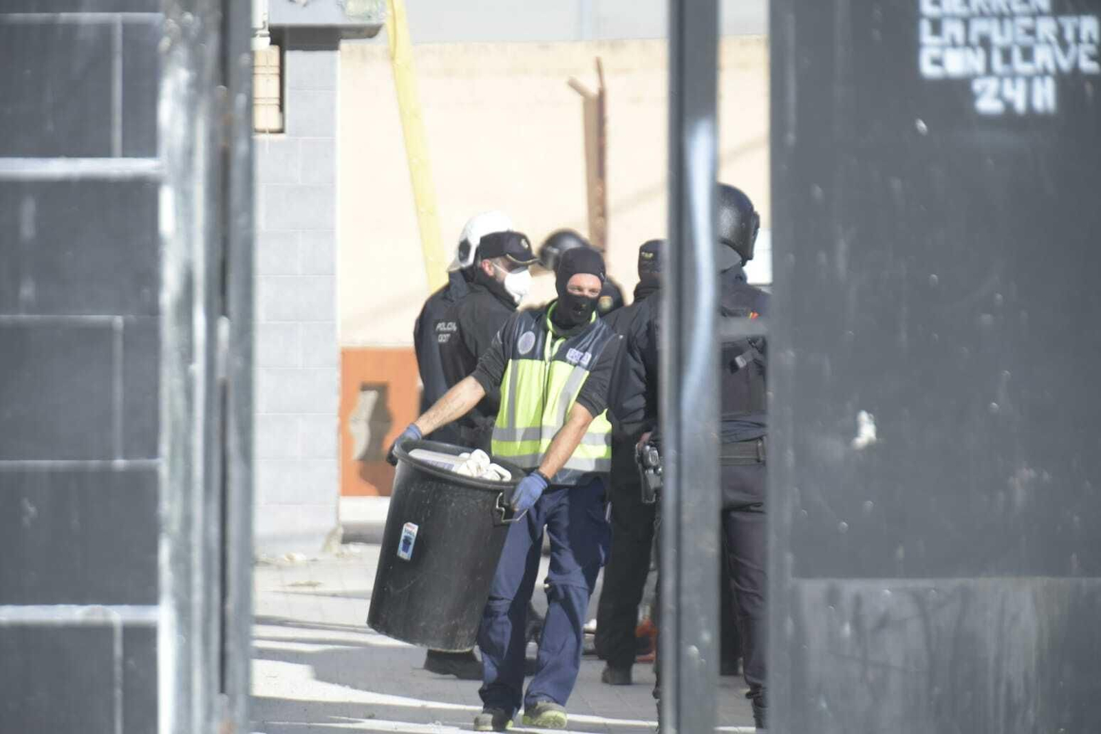 Las imágenes de la operación policial contra la marihuana en el Hotel Luz de la zona Norte de Granada