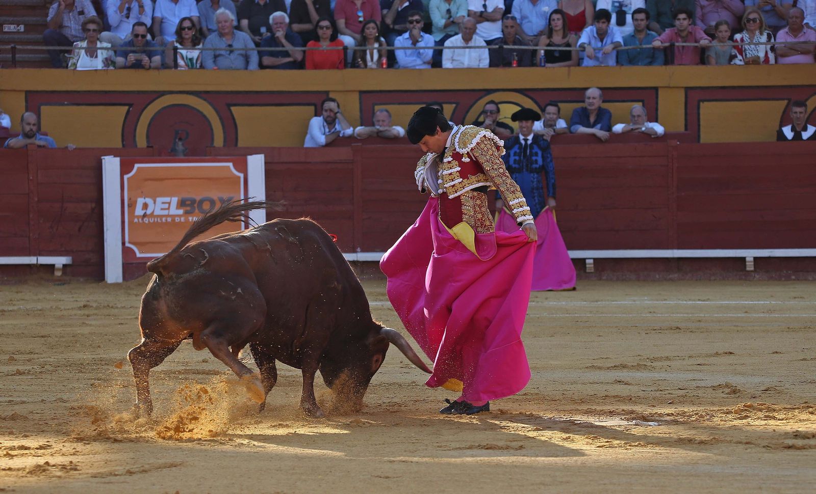 Fotos de la corrida del jueves de la Feria Taurina de Algeciras 2023:  Salvador Vega, Roca Rey y Pablo Aguado
