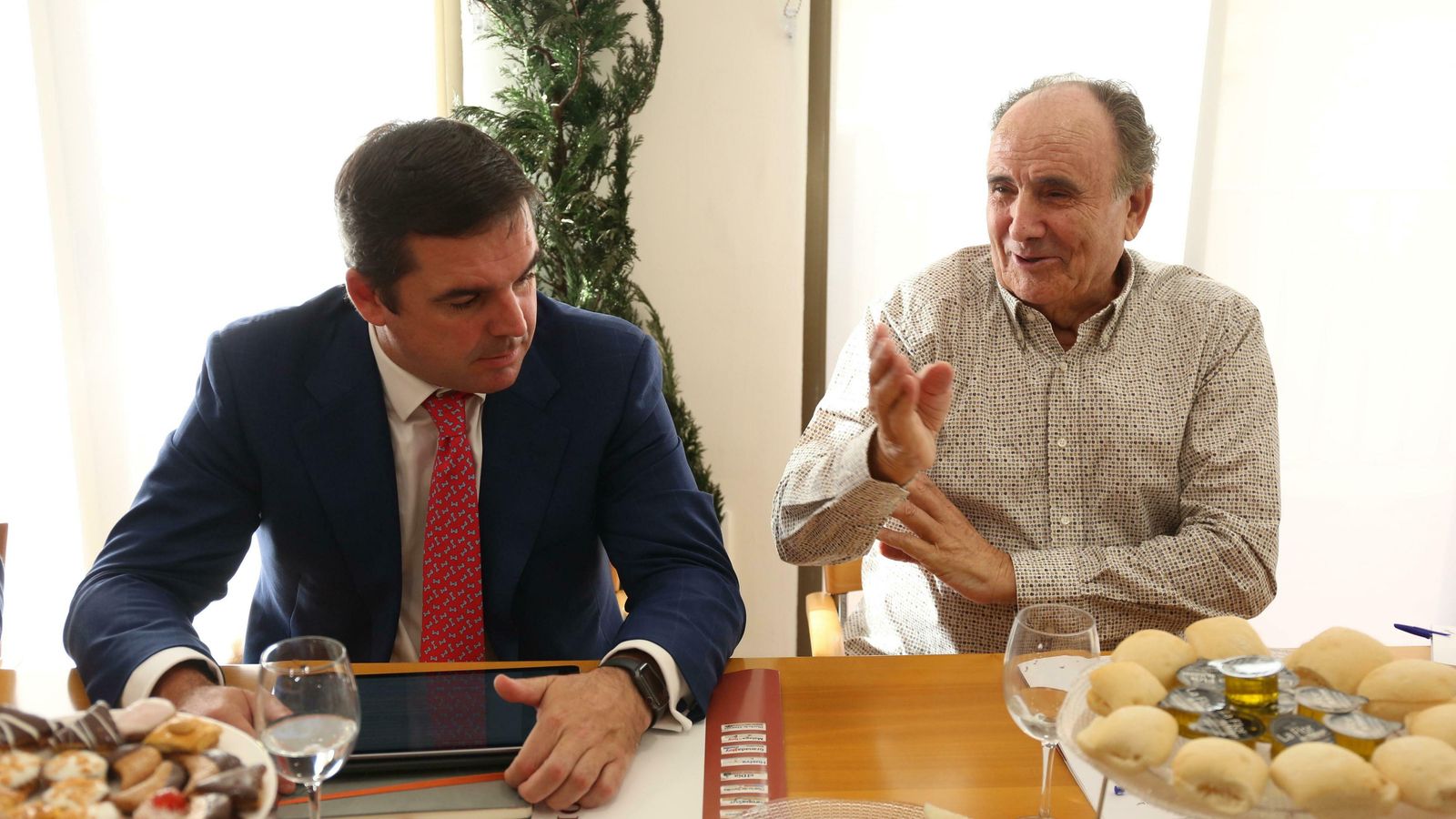 Juan Alonso y Miguel Sánchez durante la conversación.