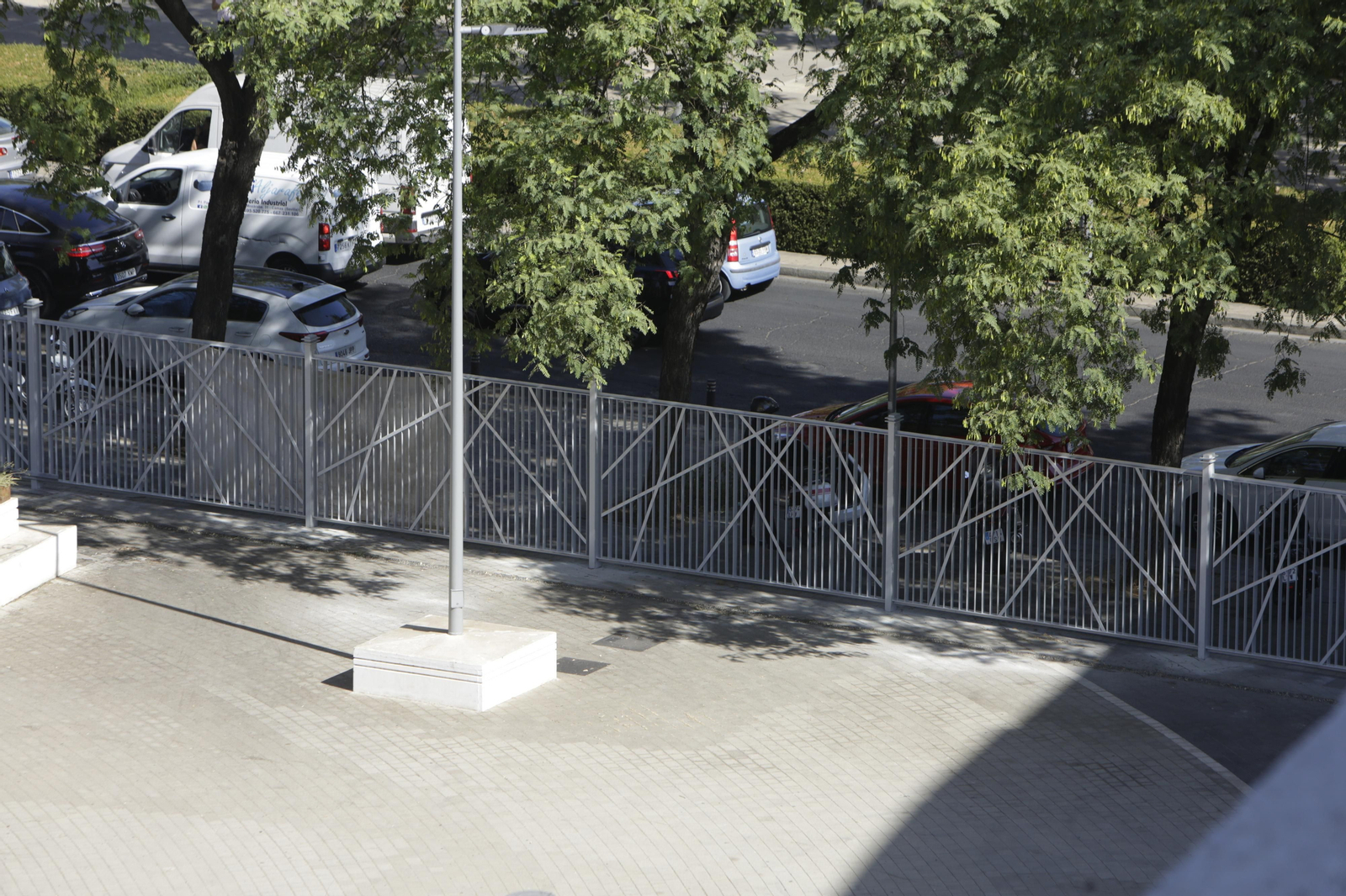 Abandono y mal estado de la plaza entre Mercadona y Plaza de Armas