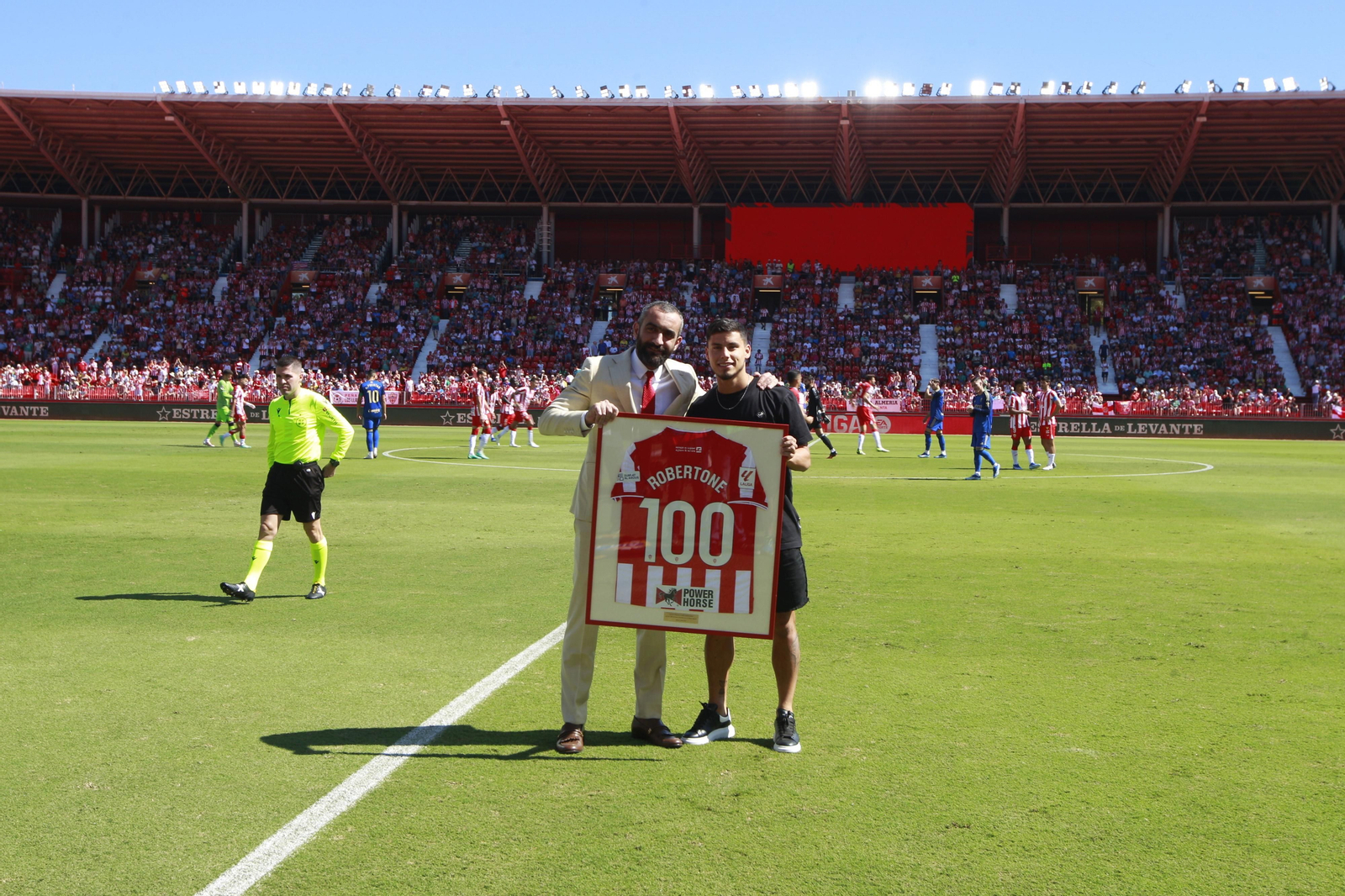Imágenes del empate a 3 de la U.D. Almería y el Granada C.F.