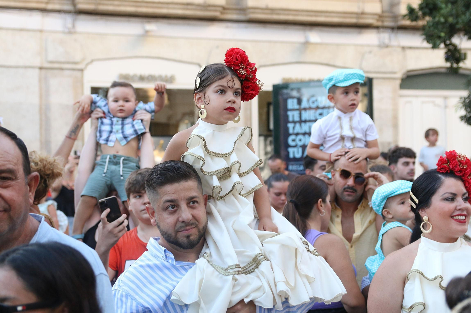 Las imágenes de la batalla de flores en la Feria de Almería 2023
