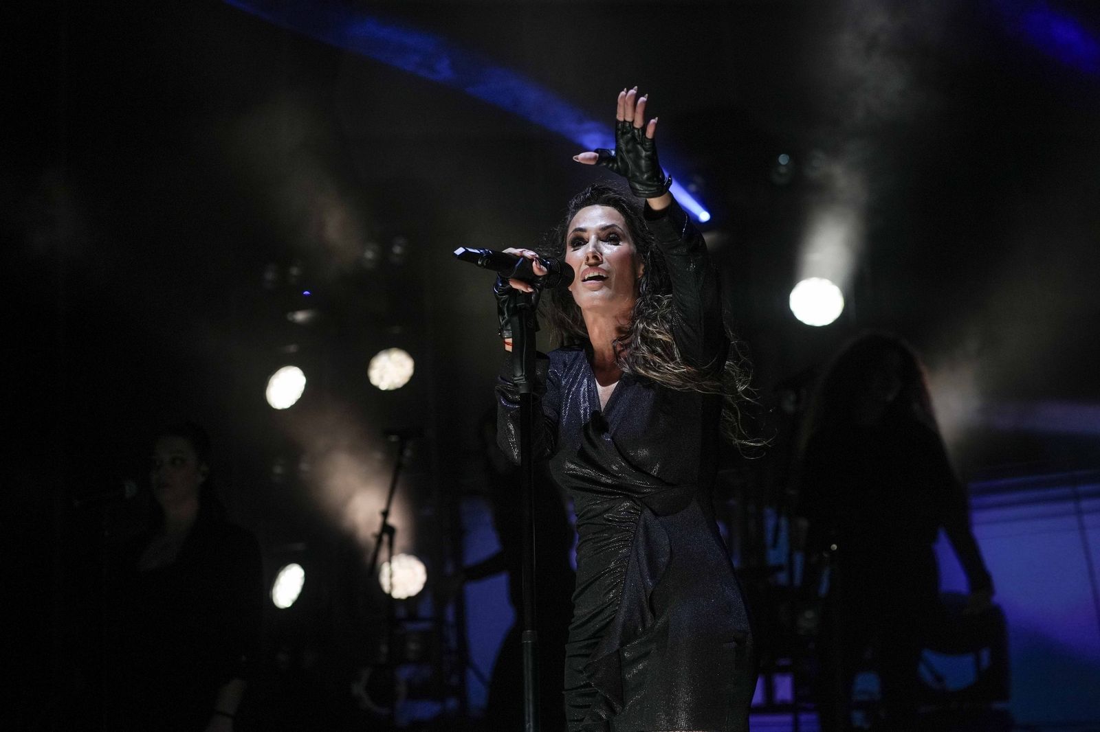 Las fotos del concierto de Malú bajo la lluvia en Córdoba