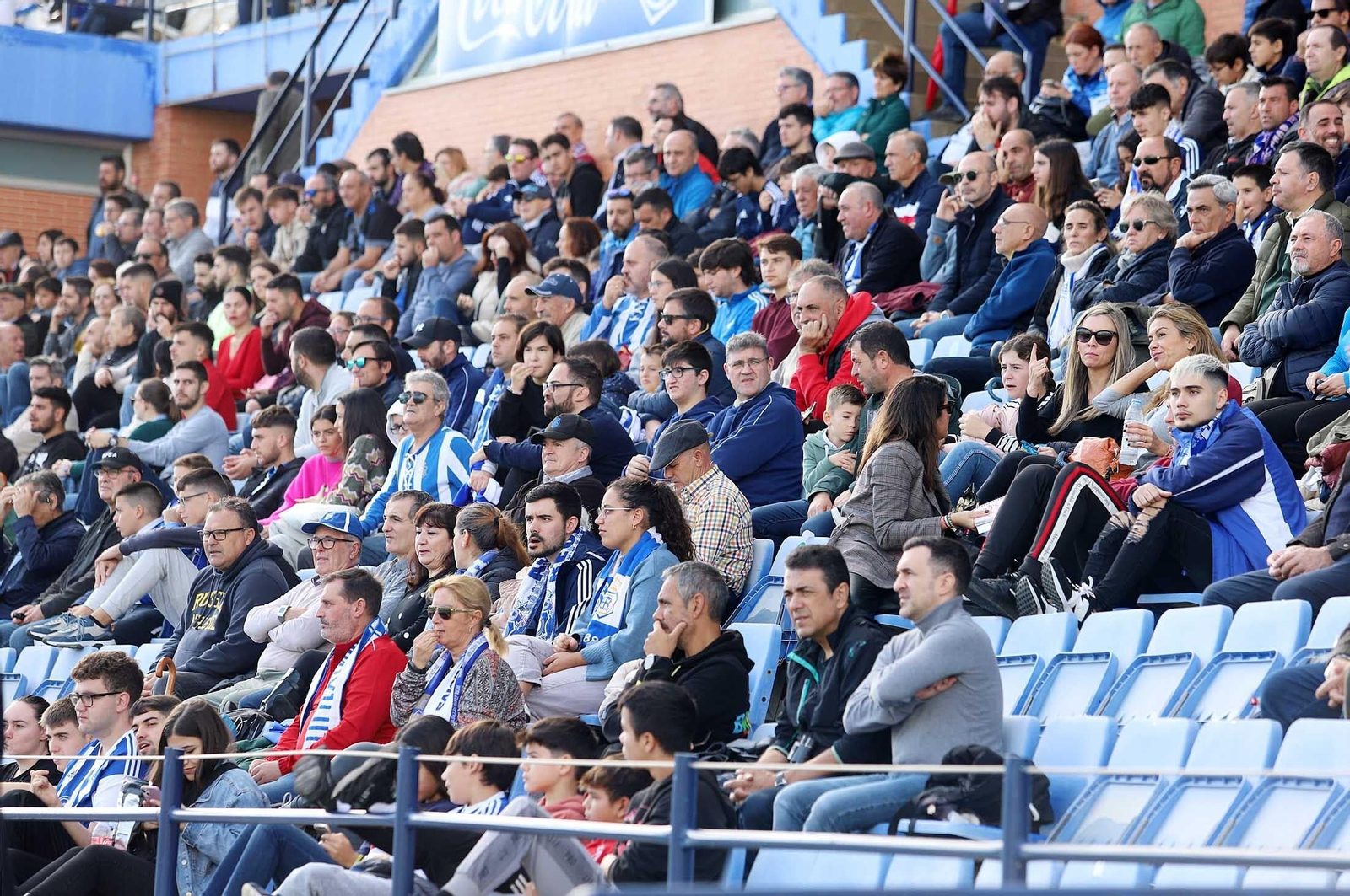 Imágenes del ambiente en las gradas del Nuevo Colombino durante el Recre-Vélez