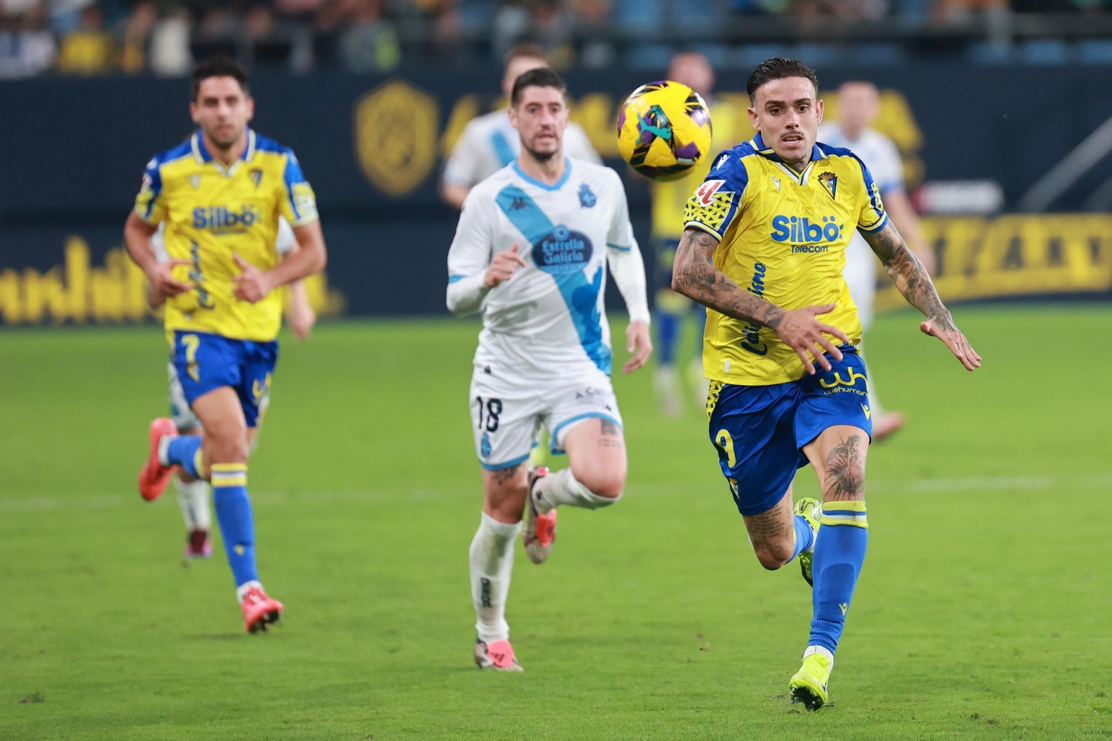 Búscate entre las imágenes del partido de fútbol entre Cádiz CF y Deportivo
