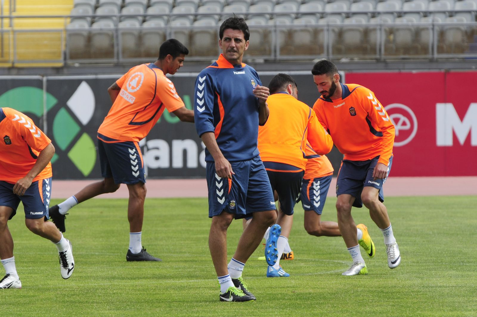 Javi Guerrero, durante una sesión de entrenamiento de la UD Las Palmas durante su etapa como miembro del cuerpo técnico del conjunto canario.