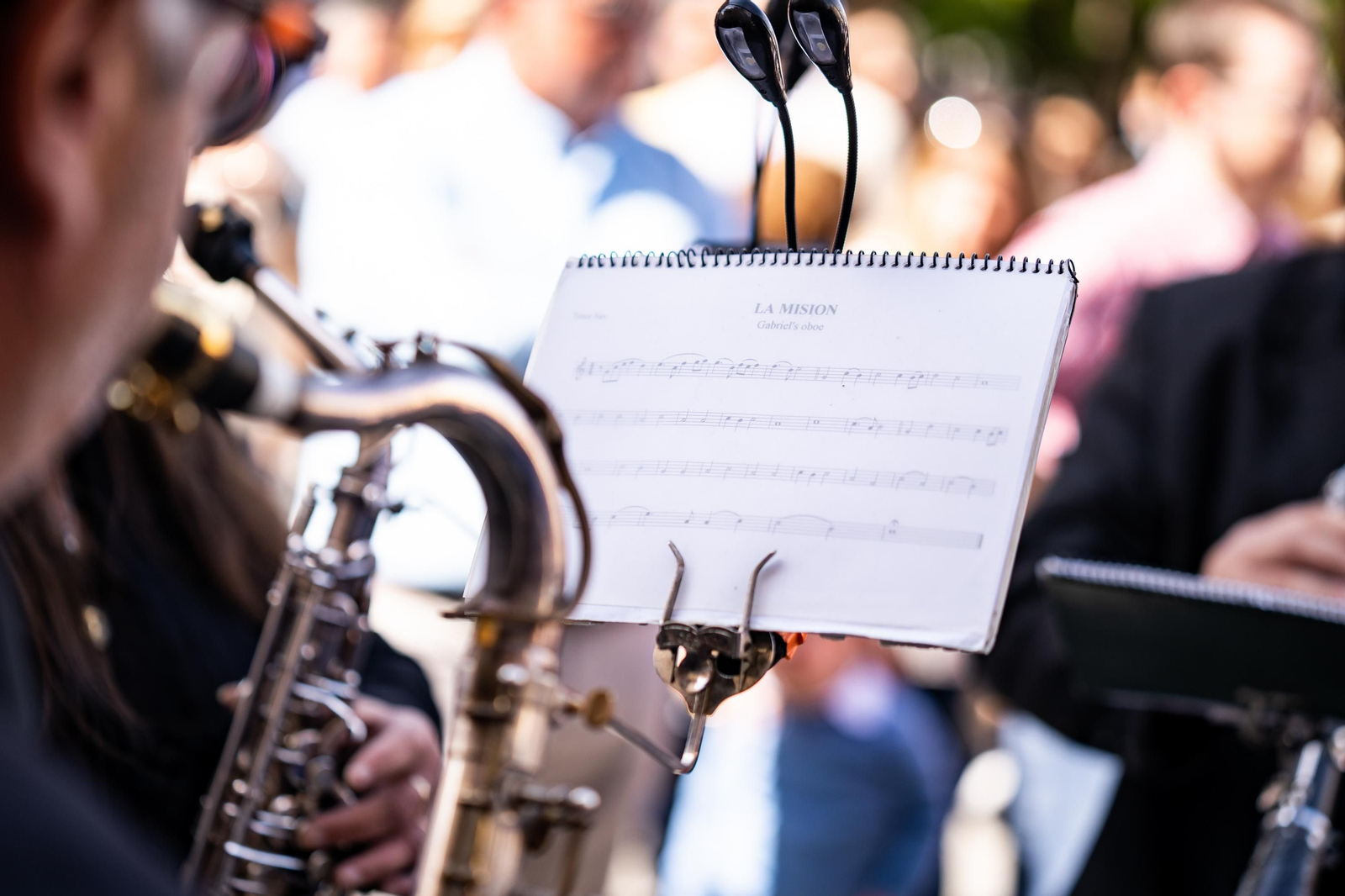 Jueves Santo en Lucena: La procesión de Jesús de la Caridad, en imágenes