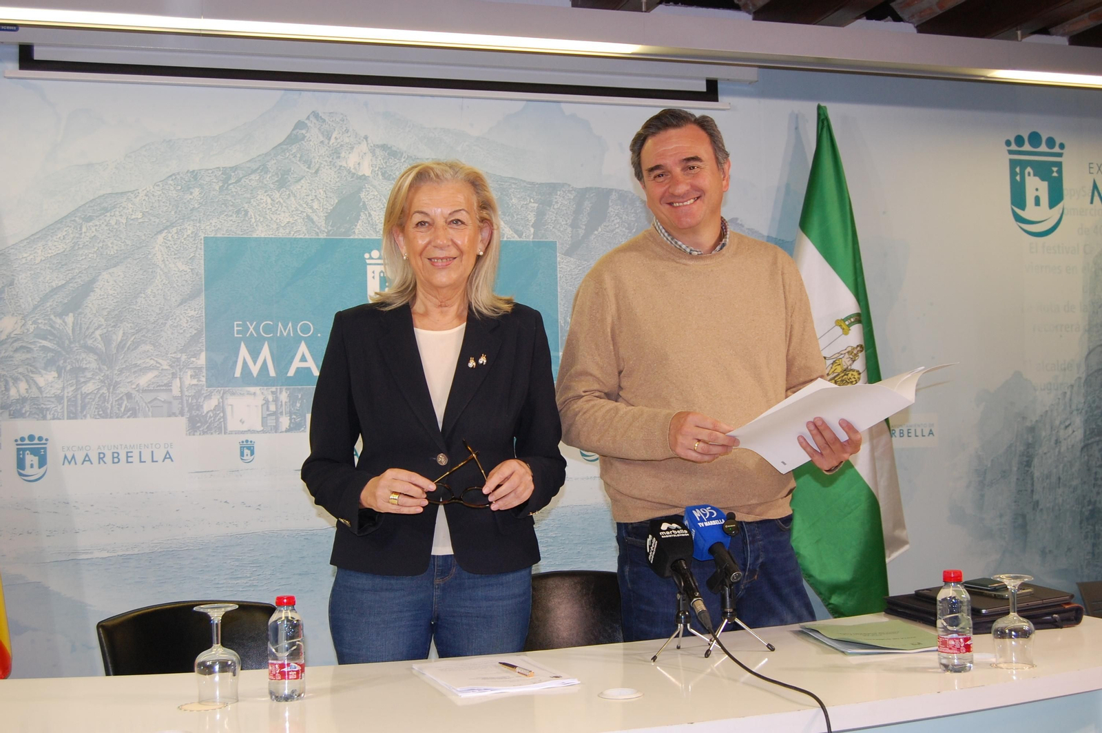 La concejala de Asesoría Jurídica, Francisca Caracuel, y el portavoz municipal, Félix Romero.