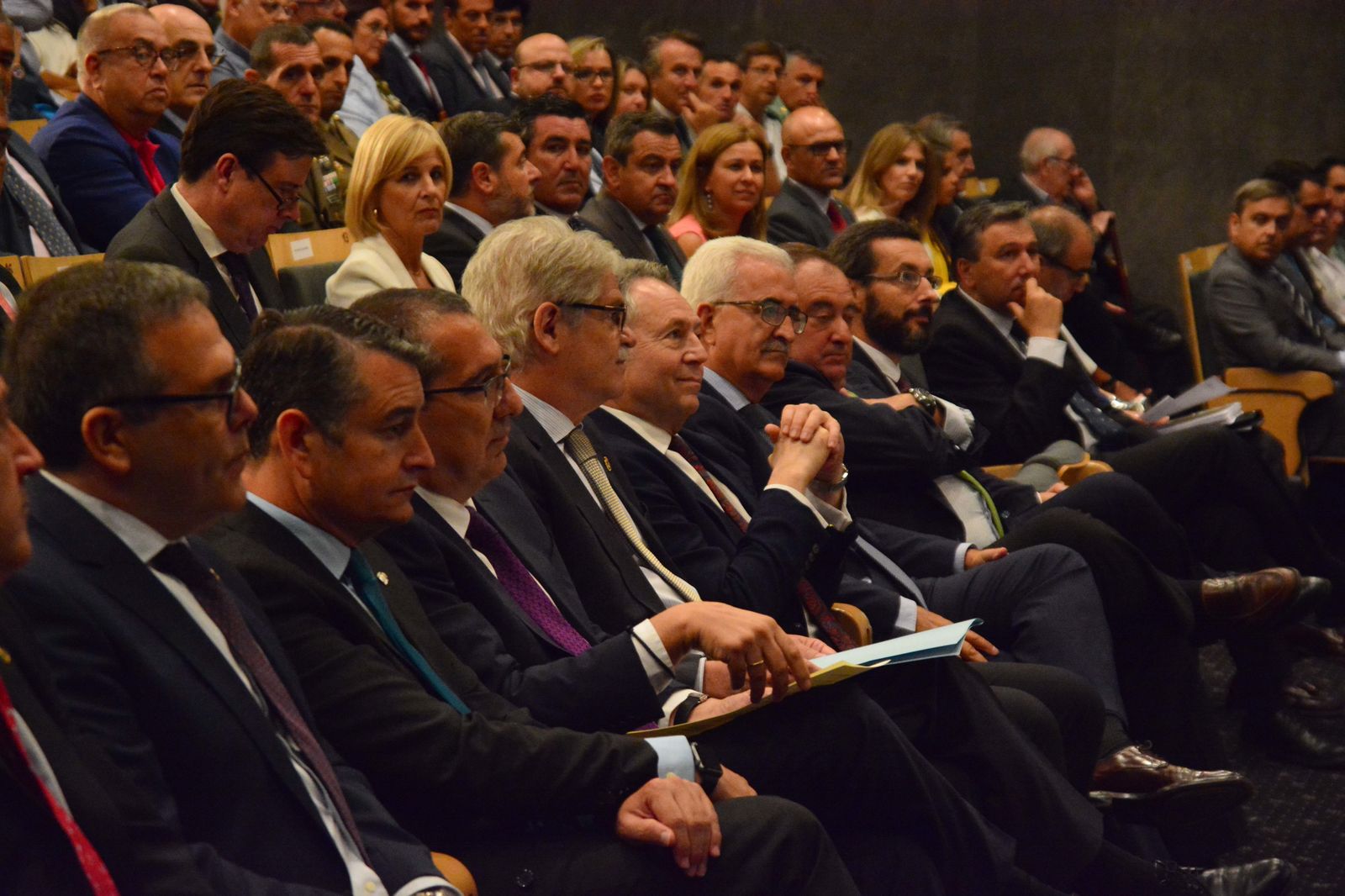 Las imágenes del ministro Alfonso Dastis en el Foro Joly