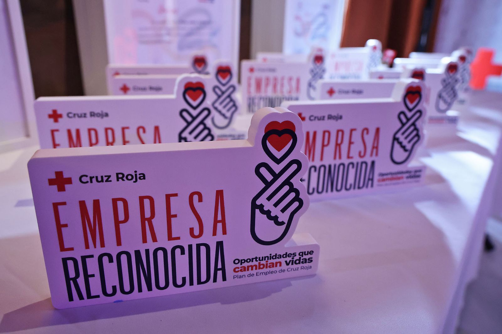 Fotografías del acto de reconocimiento de Cruz Roja a empresas y entidades