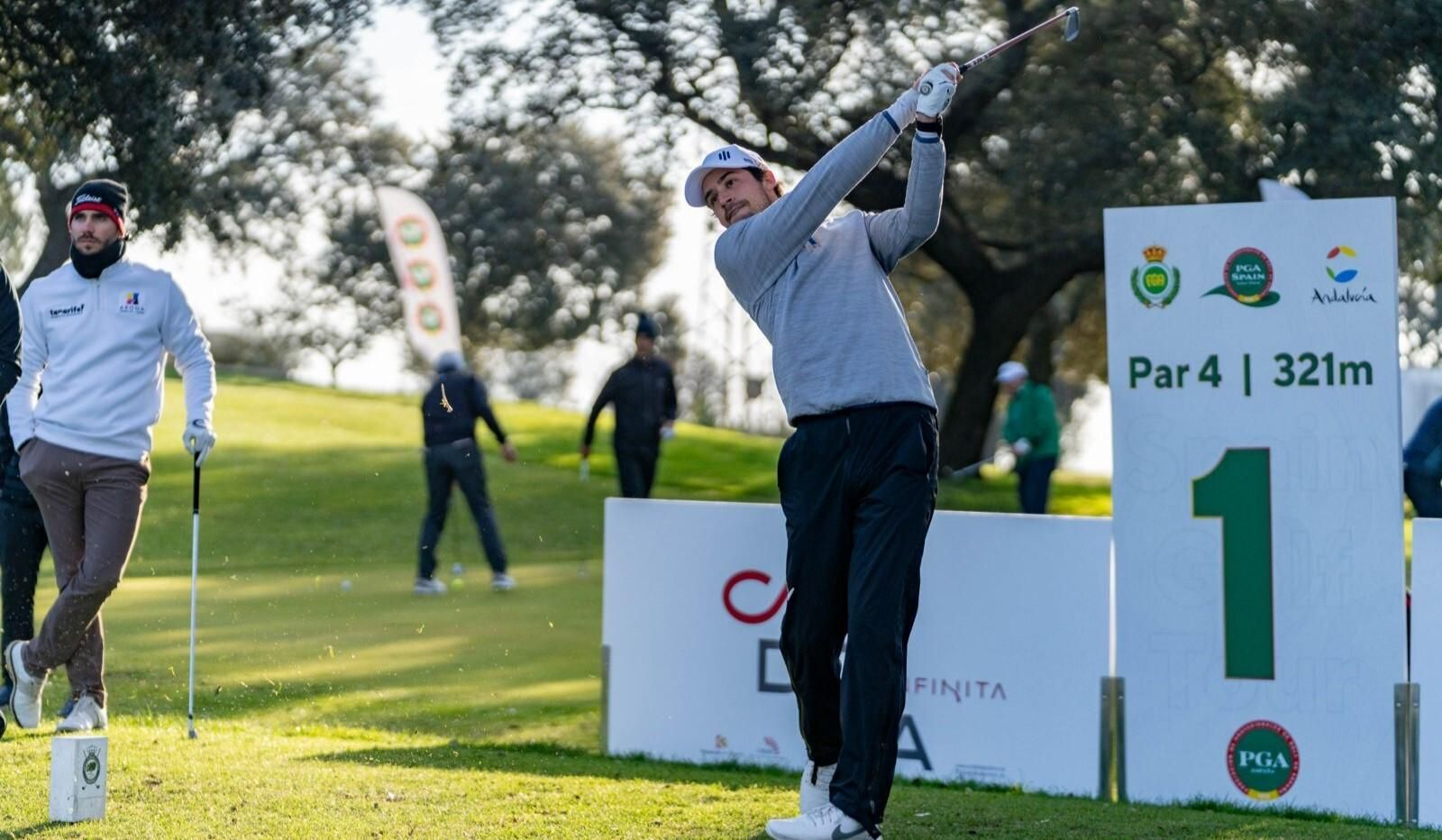 Álvaro Hernández, a la salida de un hoyo en el Real Club de Campo de Córdoba. Álvaro Hernández, a la salida de un hoyo en el Real Club de Campo de Córdoba.