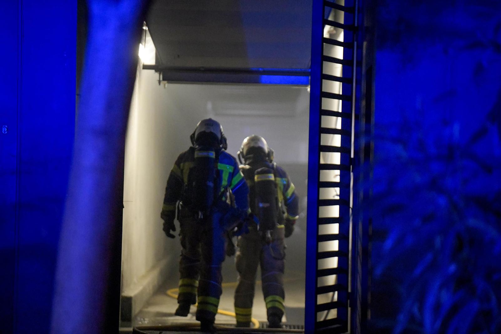 Fuego en el Nevada: un incendio obliga a desalojar el centro comercial y la intervención de los Bomberos