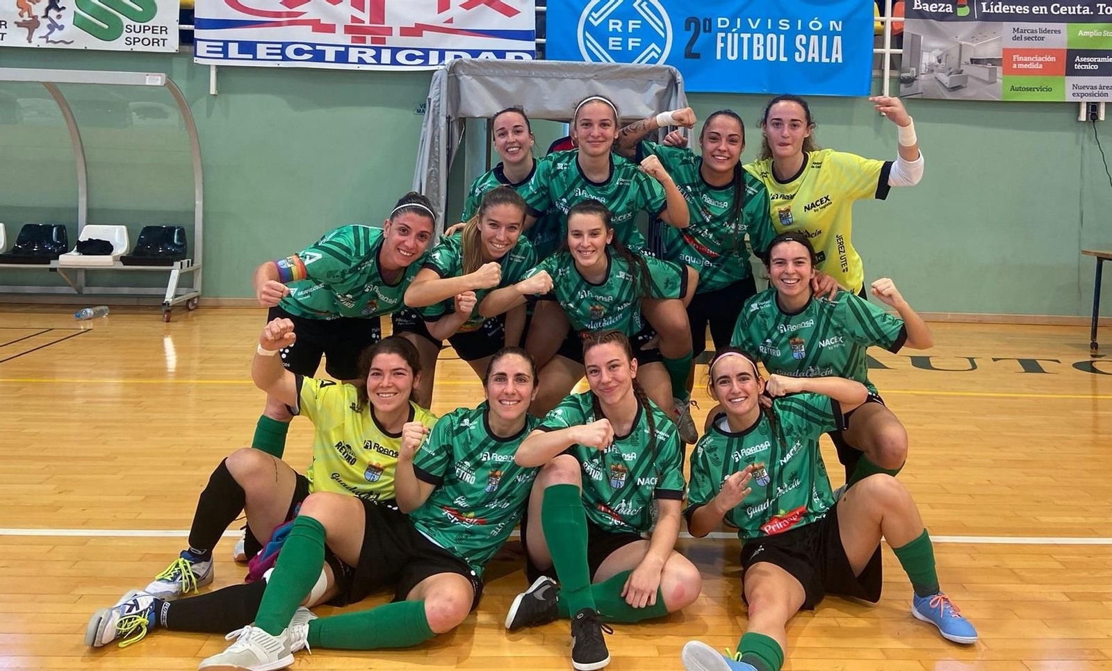 Las jugadoras del Guadalcacín FSF festejan el triunfo en Ceuta.