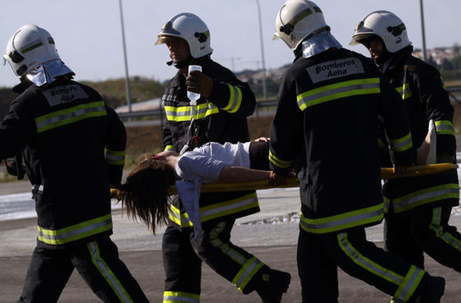 Simulacro de accidente en el aeropuerto de Málaga en el que participaron unas 200 personas 

Foto: Migue Fernández
