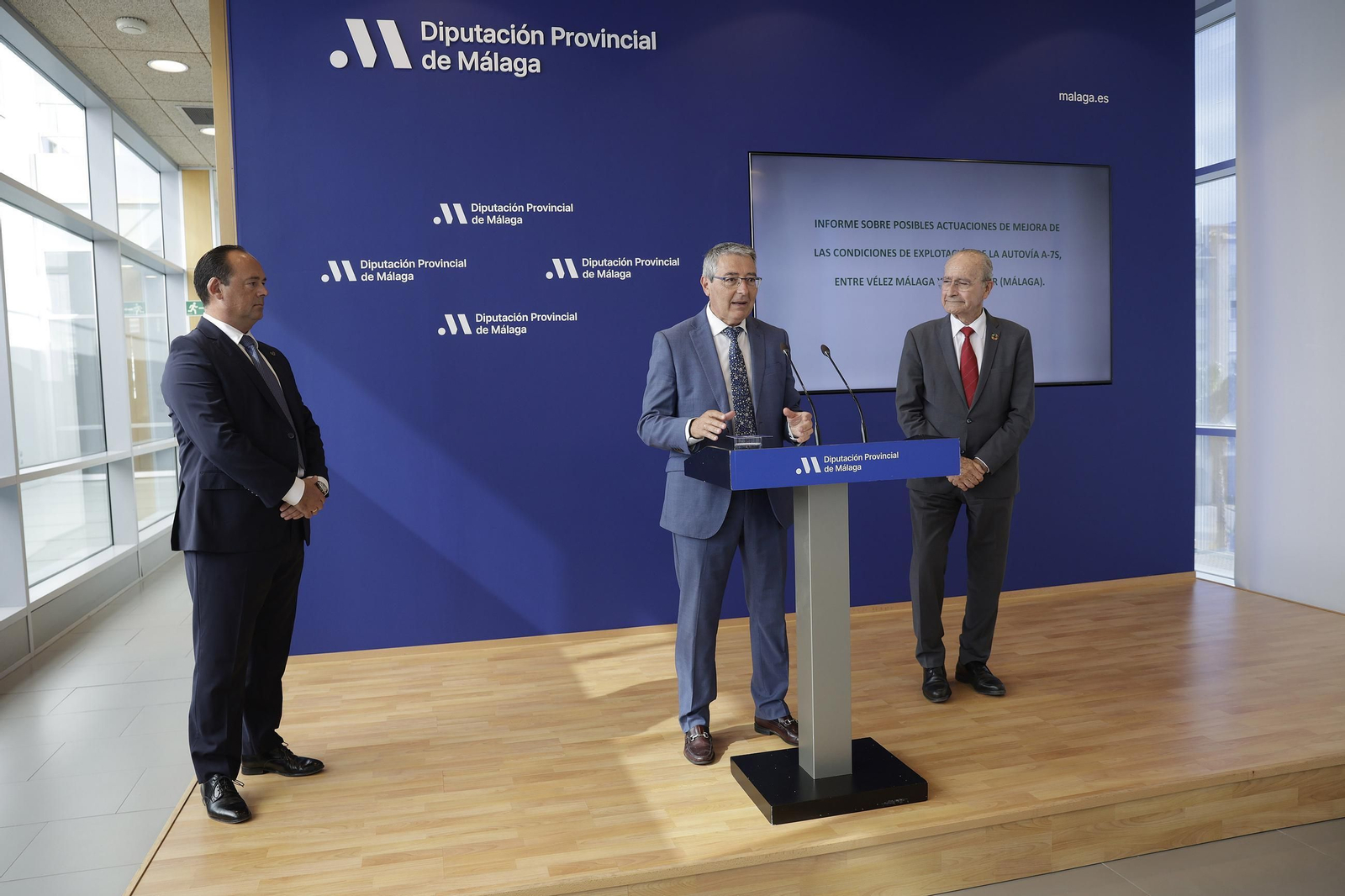 Atienza, Salado y De la Torre, este jueves, durante la presentación del análisis en la Diputación de Málaga.