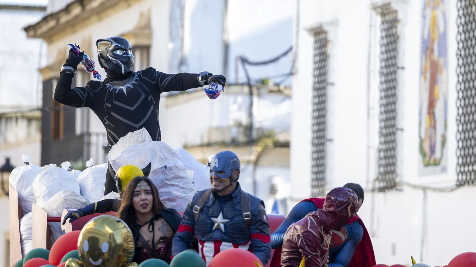 Los superhéroes también estuvieron presentes en el recorrido.