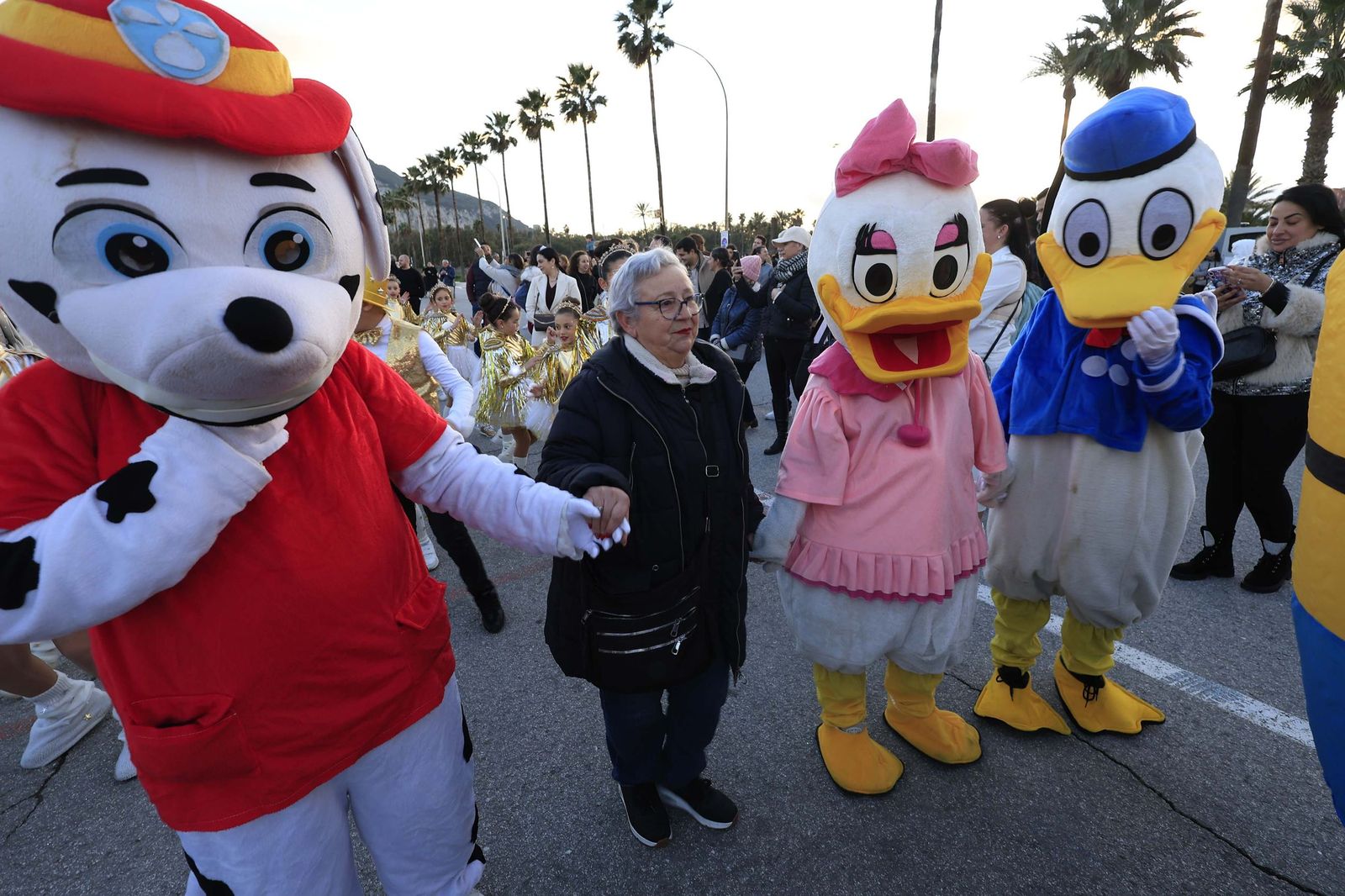 Búscate en las fotos de la cabalgata de Reyes Magos 2026 en La Línea