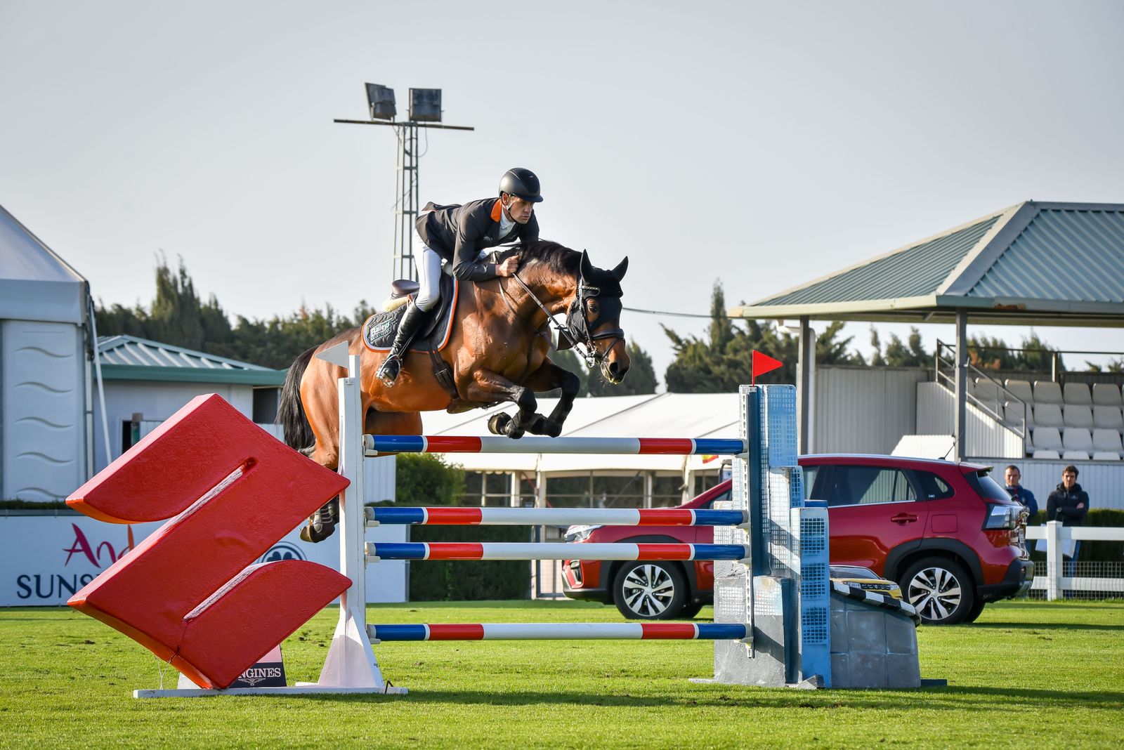 El jinete australiano Chris Burton.