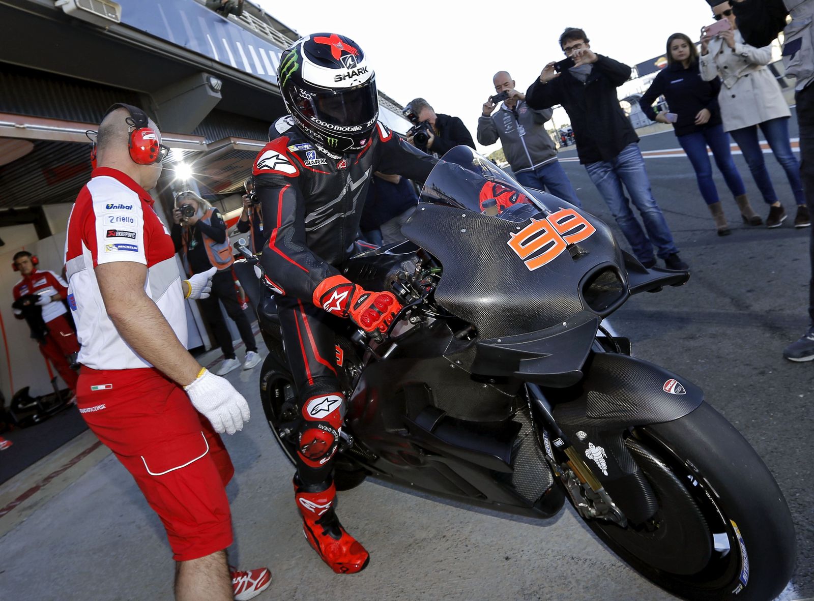 Las imágenes de Lorenzo con su nueva Ducati