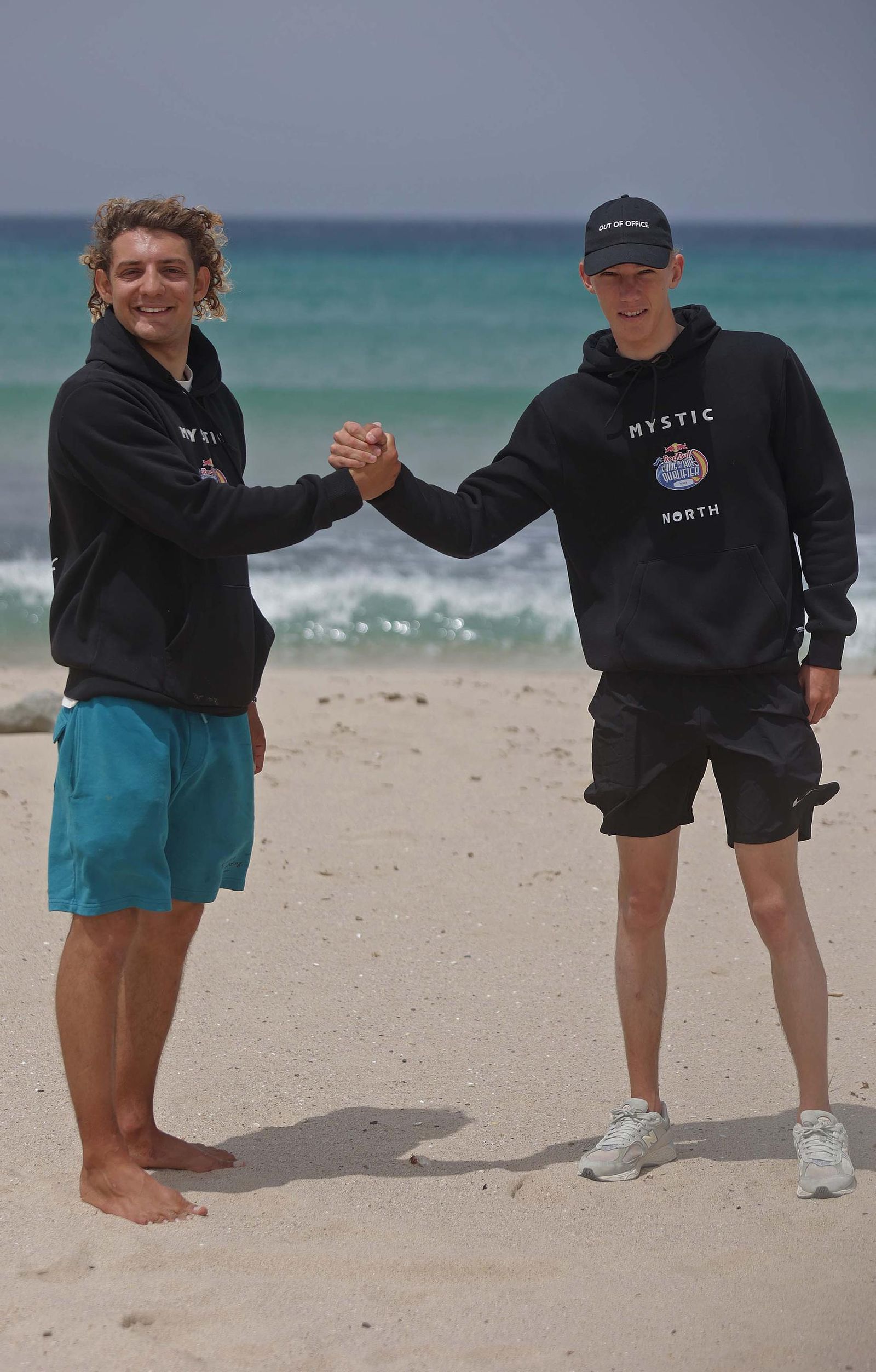 Fotos de Lorenzo Casati y Valentin Hoenderop, participantes del Red Bull King of the Air Tarifa 2025