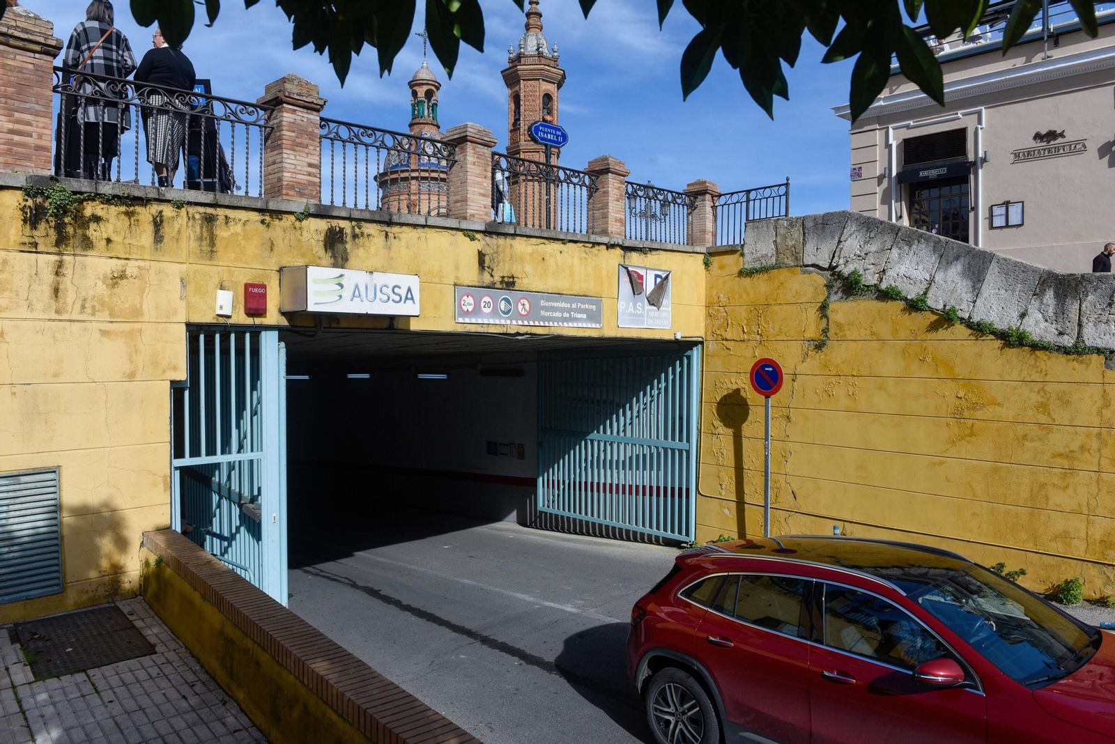 El aparcamiento del mercado de Triana.