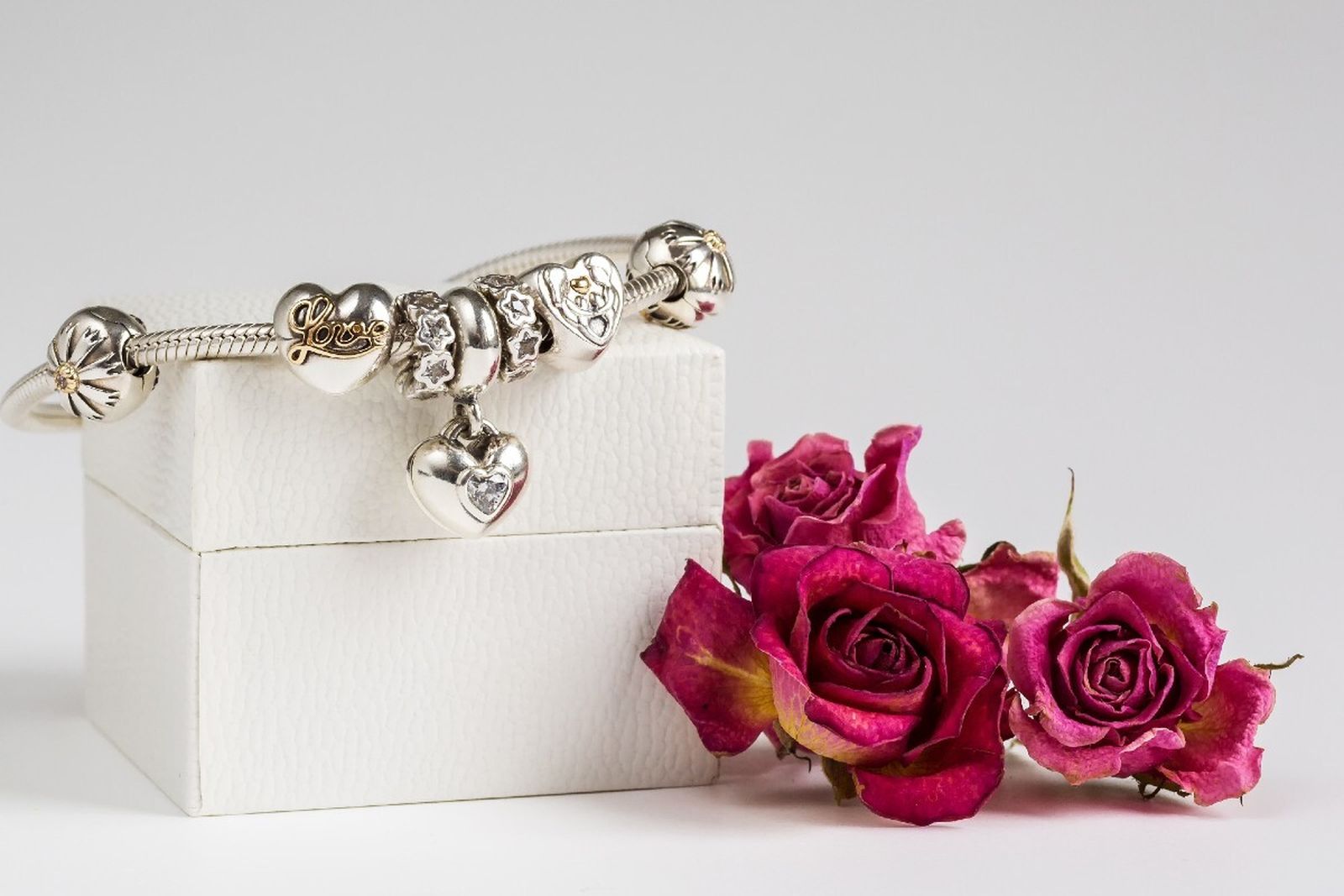 5 abalorios de Pandora para regalar el Día de la Madre con los que triunfarás seguro