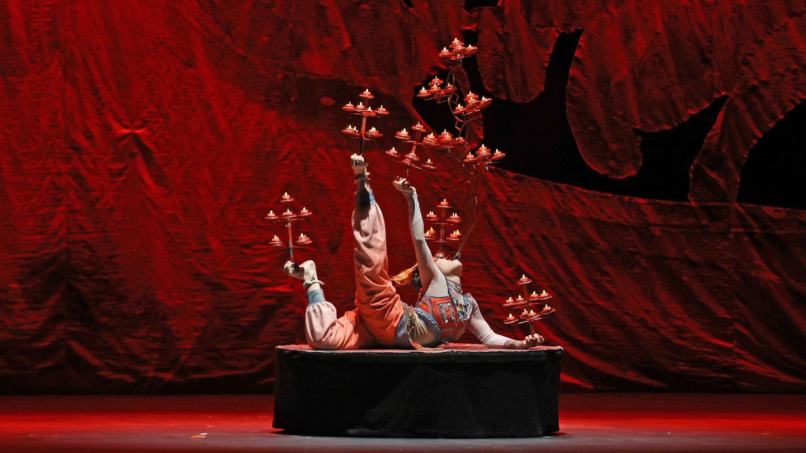 Imágenes del 'Gran Circo Acrobático de China' en el Teatro Villamarta