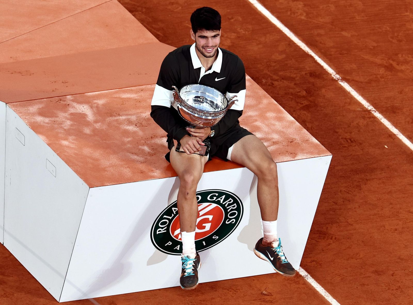 Las fotos de la celebración de la victoria de Carlos Alcaraz en Roland Garros