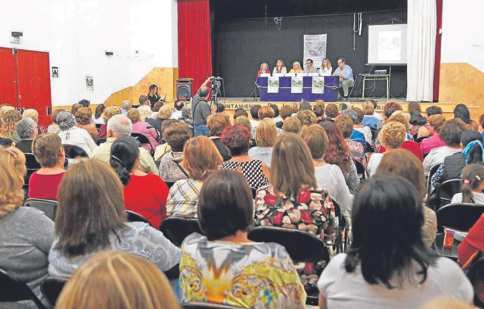 Celebración del Día Mundial de la Mujer Rural el pasada año, en el centro cultural de La Barca. Celebración del Día Mundial de la Mujer Rural el pasada año, en el centro cultural de La Barca.