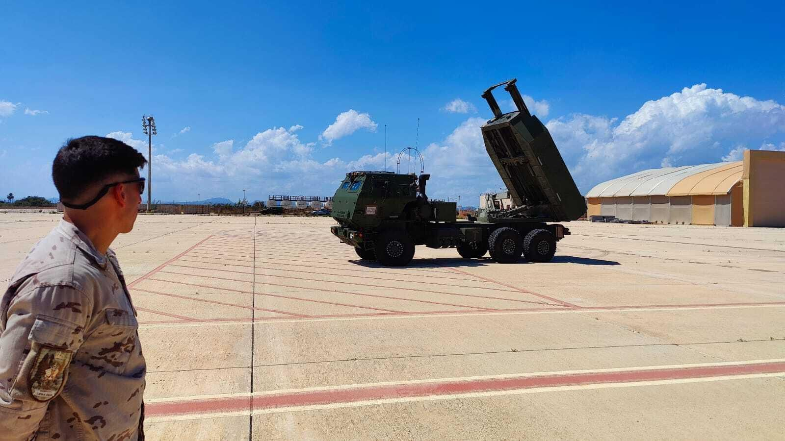 Una batería HIMARS de los marines de EEUU se desplegó desde Noruega hasta la base aérea de San Javier para participar en  Flotex.