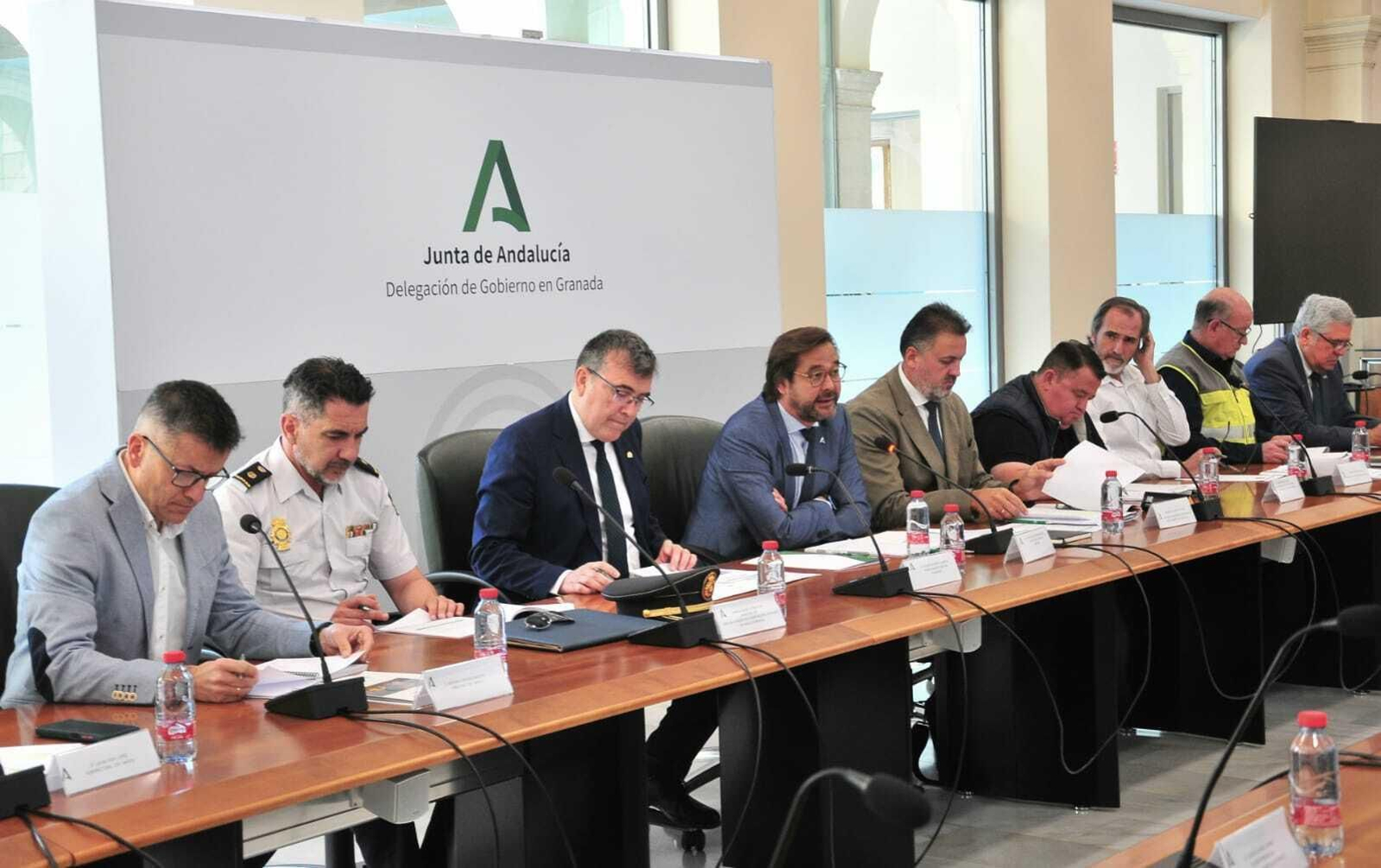 El delegado de la Junta, Antonio Granados, y el subdelegado del Gobierno, José Antonio Montilla, presidieron la reunión.